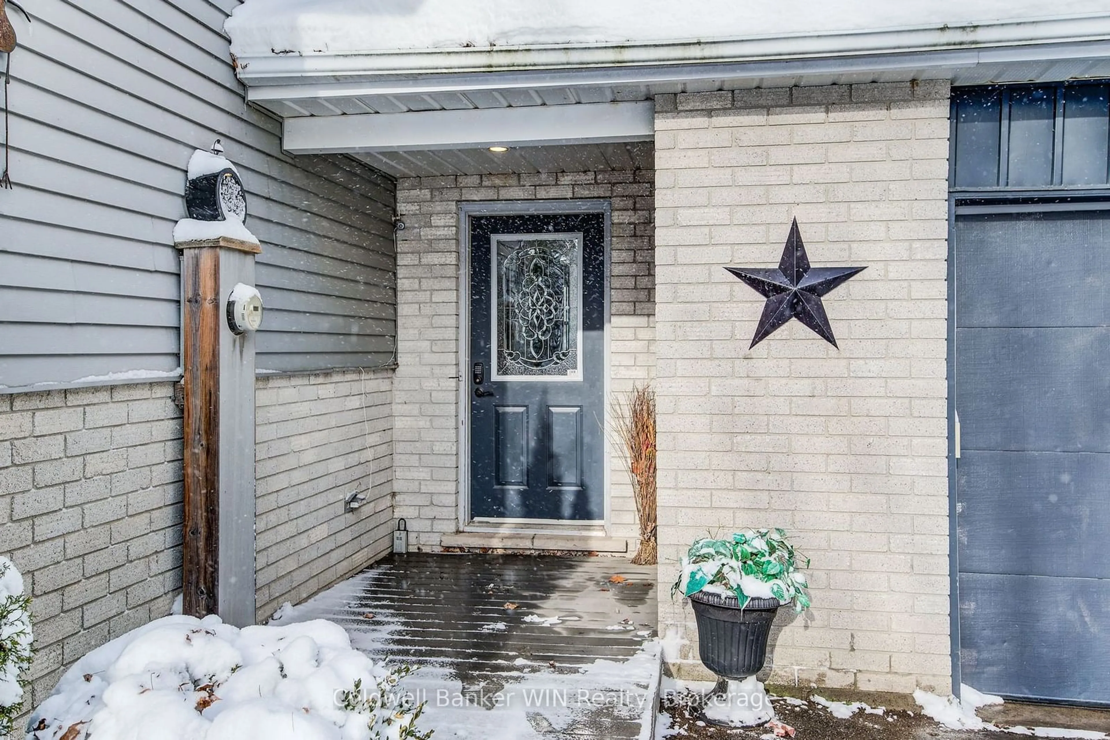 Indoor entryway for 425 Clyde St, Wellington North Ontario N0G 2L3