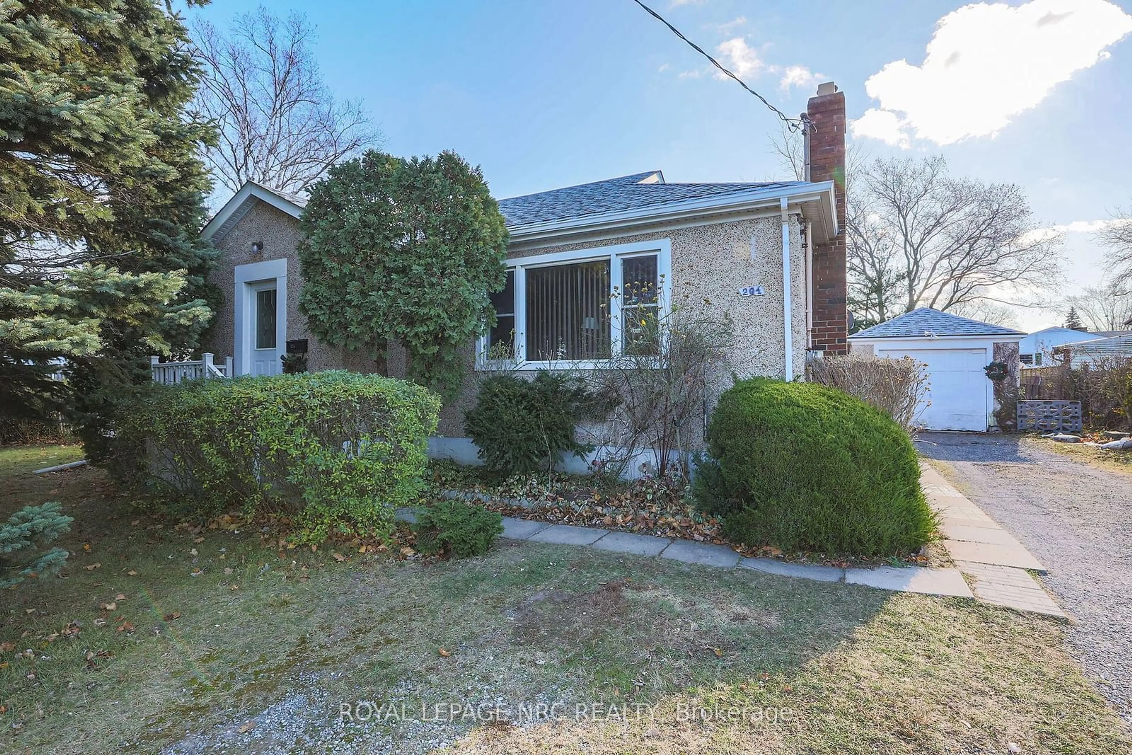 Frontside or backside of a home, cottage for 204 Lakeshore Rd, St. Catharines Ontario L2M 1R3