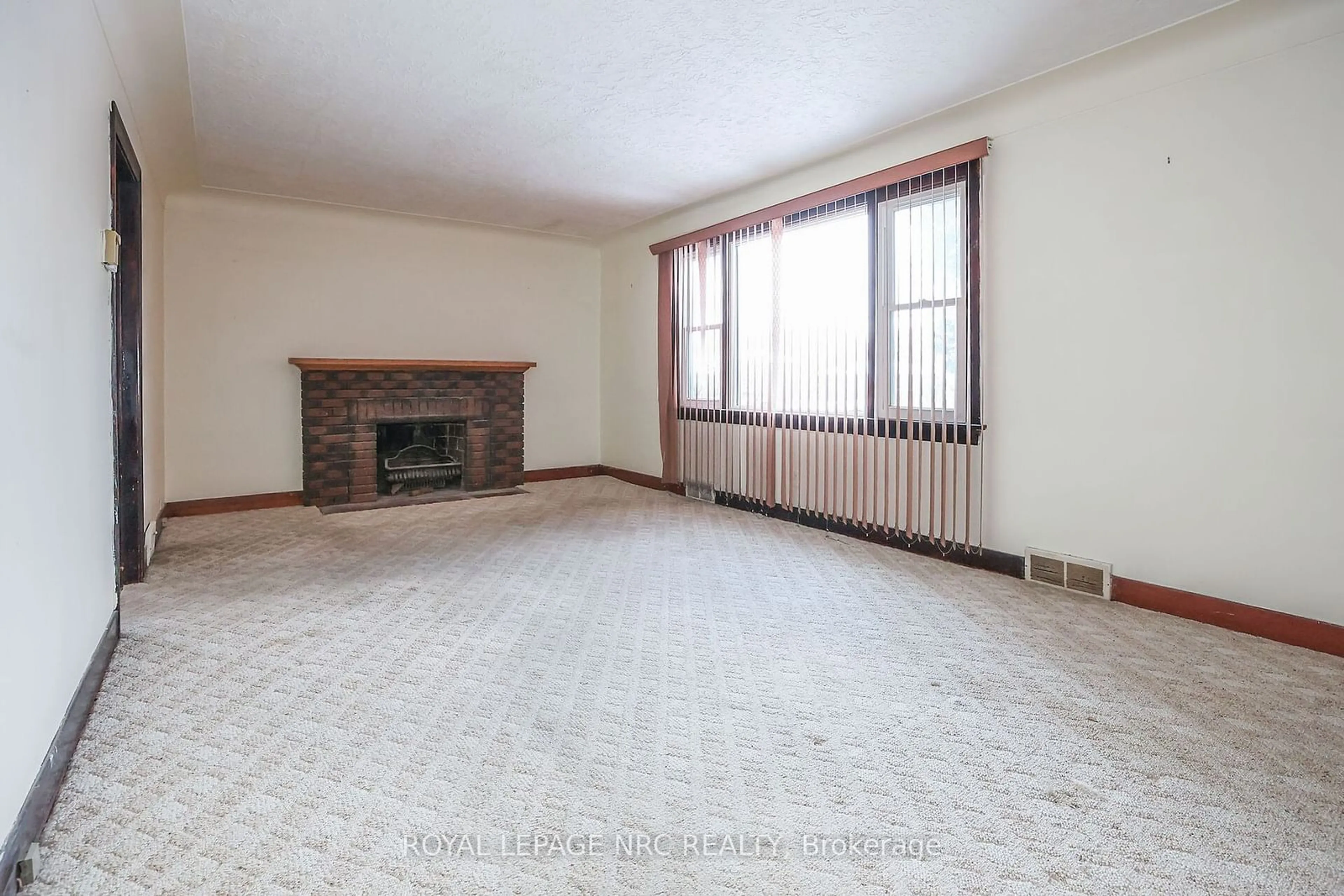 A pic of a room, wood floors for 204 Lakeshore Rd, St. Catharines Ontario L2M 1R3