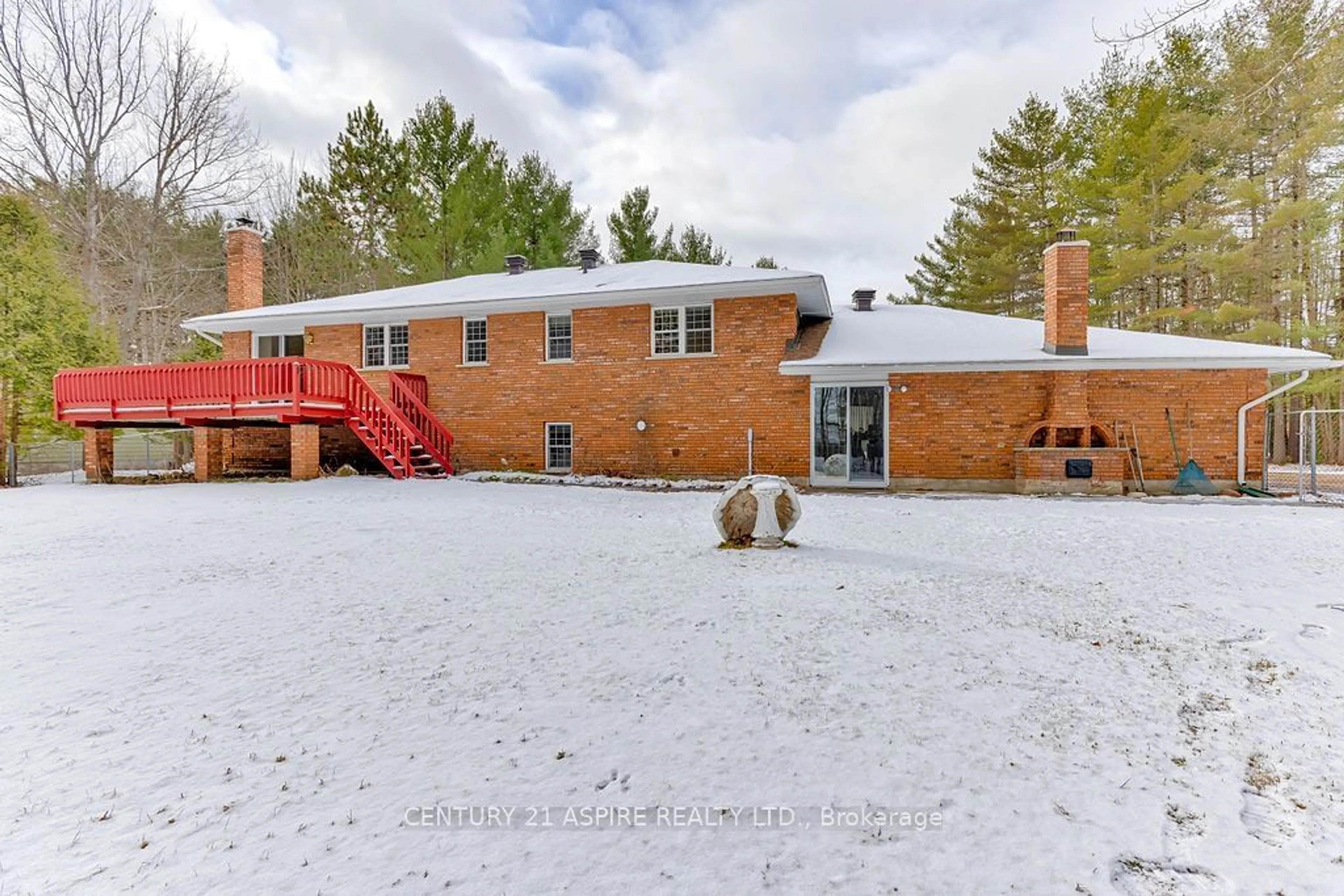 Frontside or backside of a home, the street view for 25 Selley St, Petawawa Ontario K8H 3G9