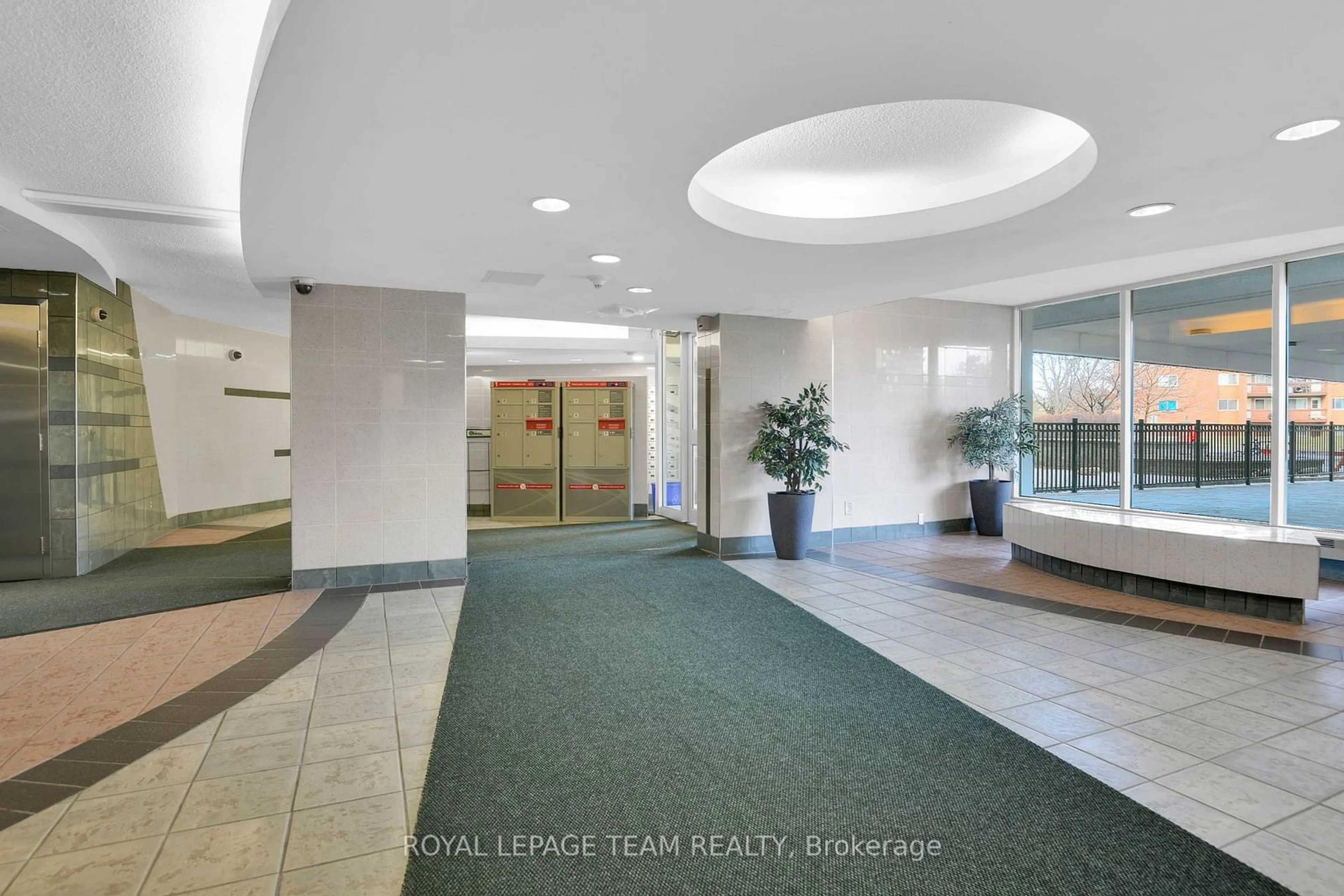 Indoor lobby, unknown floor for 2000 Jasmine Cres #811, Beacon Hill North - South and Area Ontario K1J 8K4