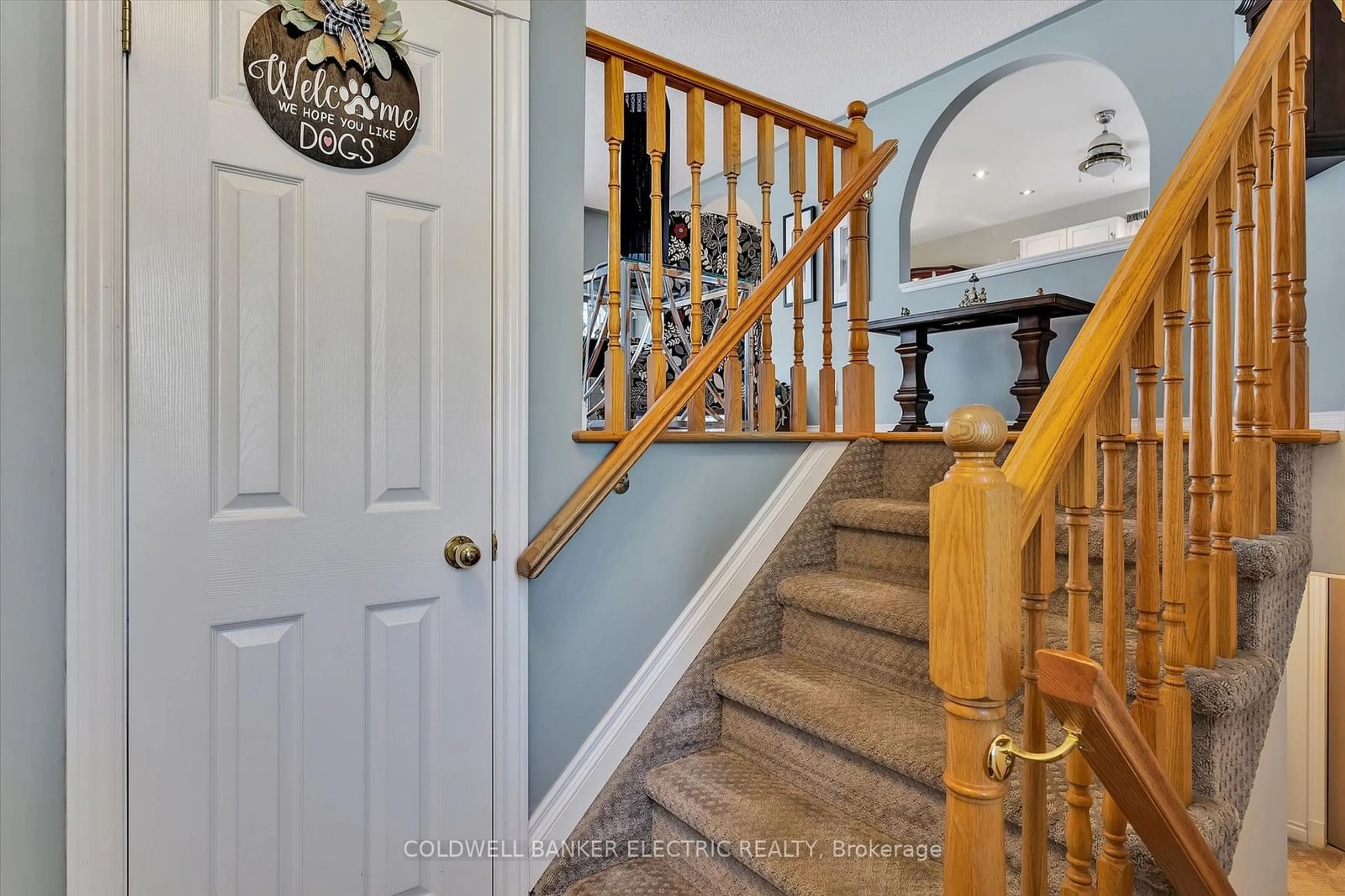 Indoor foyer, wood floors for 640 Brealey Dr, Peterborough Ontario K9K 2M7