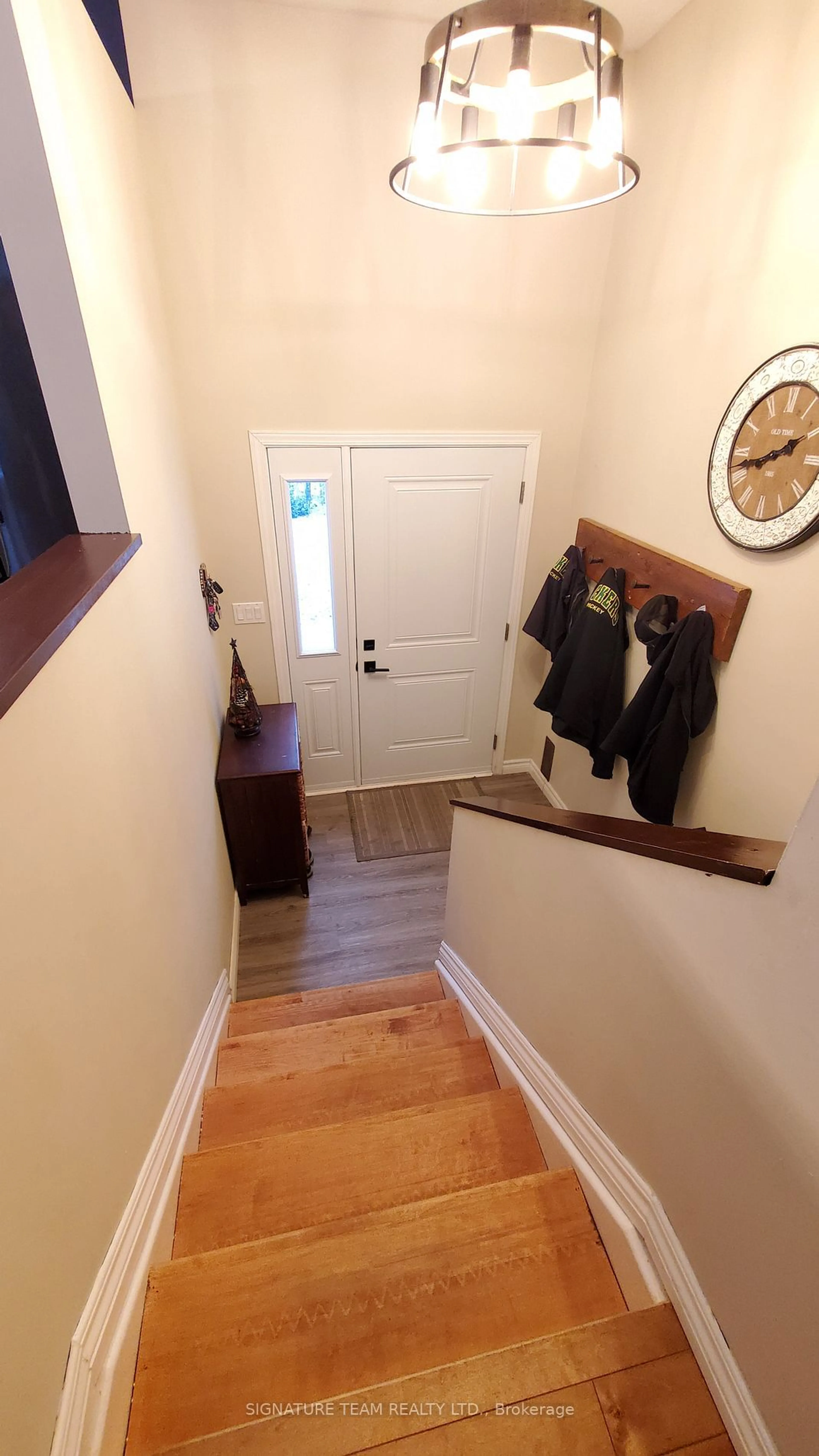 Indoor entryway, wood floors for 146 Deerfield Dr, McNab/Braeside Ontario K0A 3L0