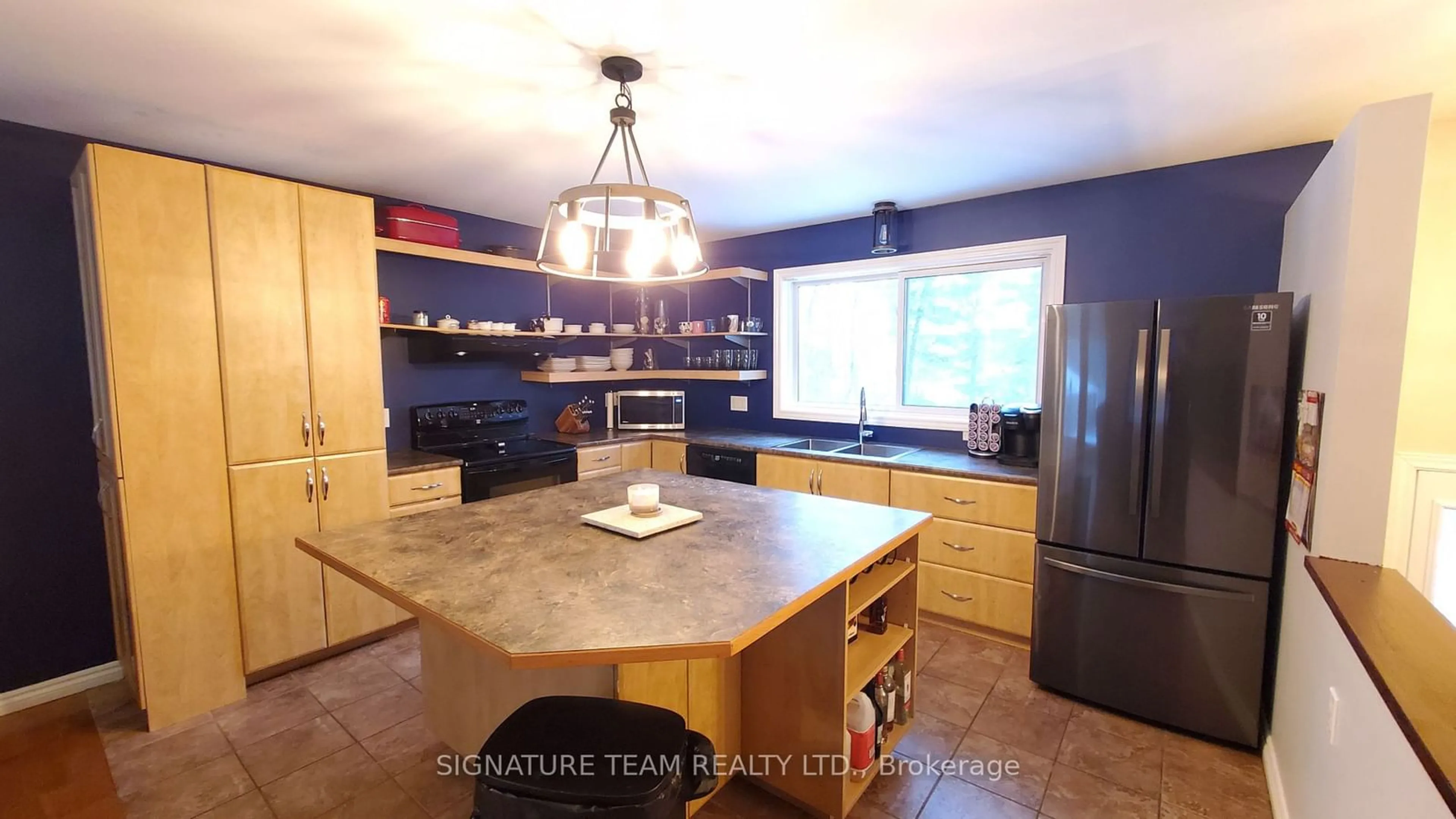 Open concept kitchen for 146 Deerfield Dr, McNab/Braeside Ontario K0A 3L0