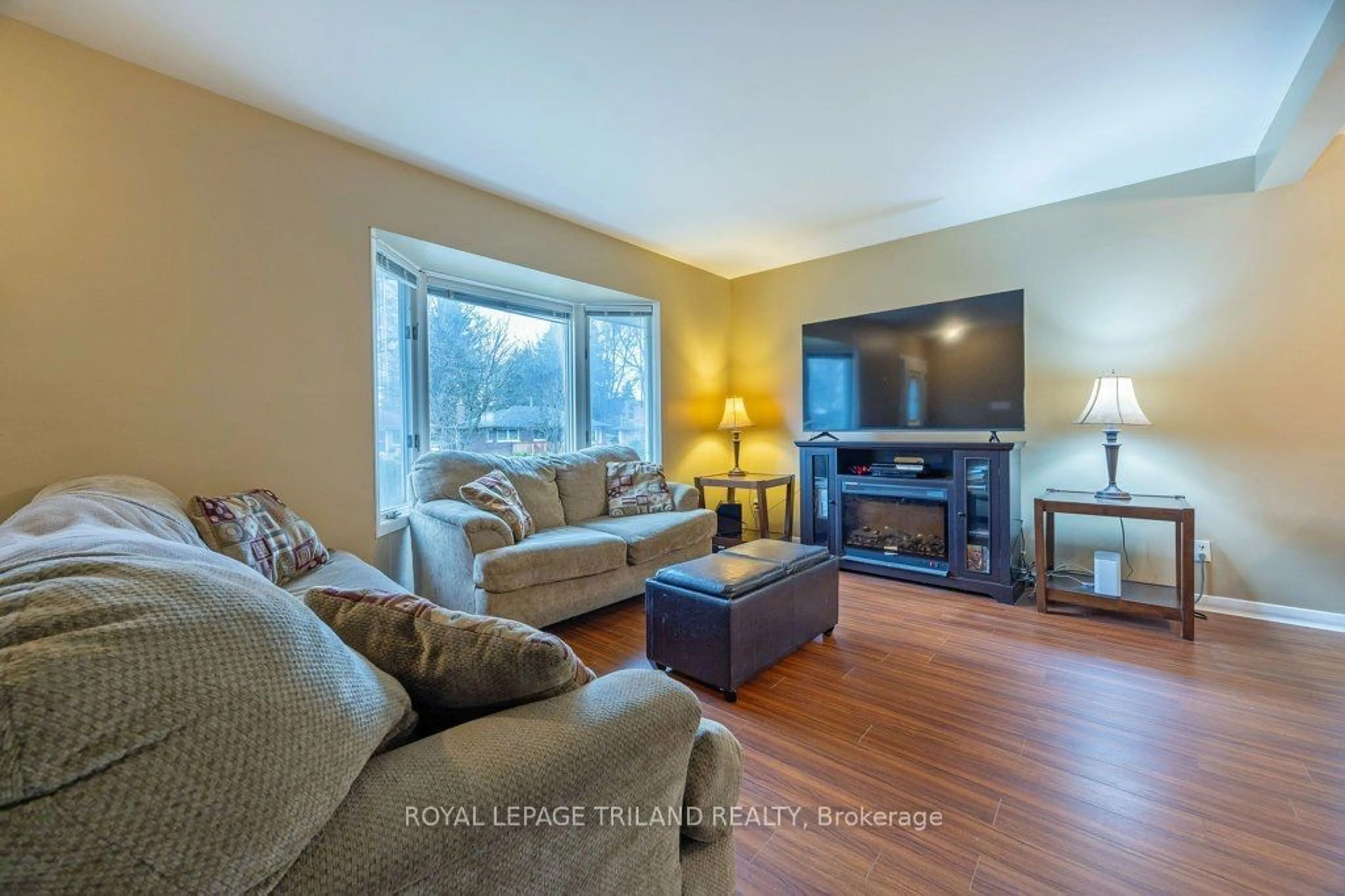 Living room, wood floors for 34 Strathcona Dr, London Ontario N5W 1P8