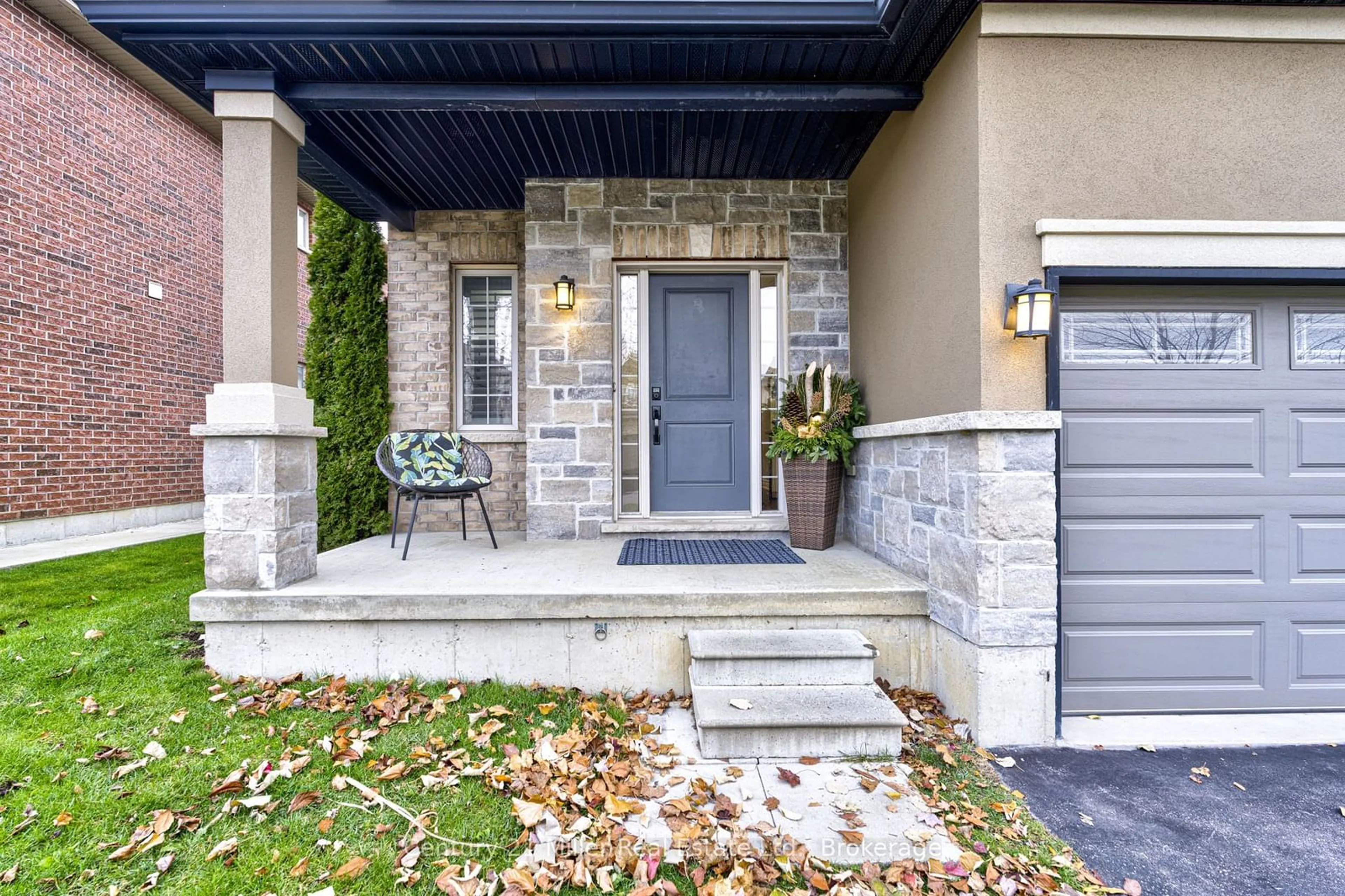 Indoor entryway, cement floor for 23 Blackburn Lane, Hamilton Ontario L0R 1W0