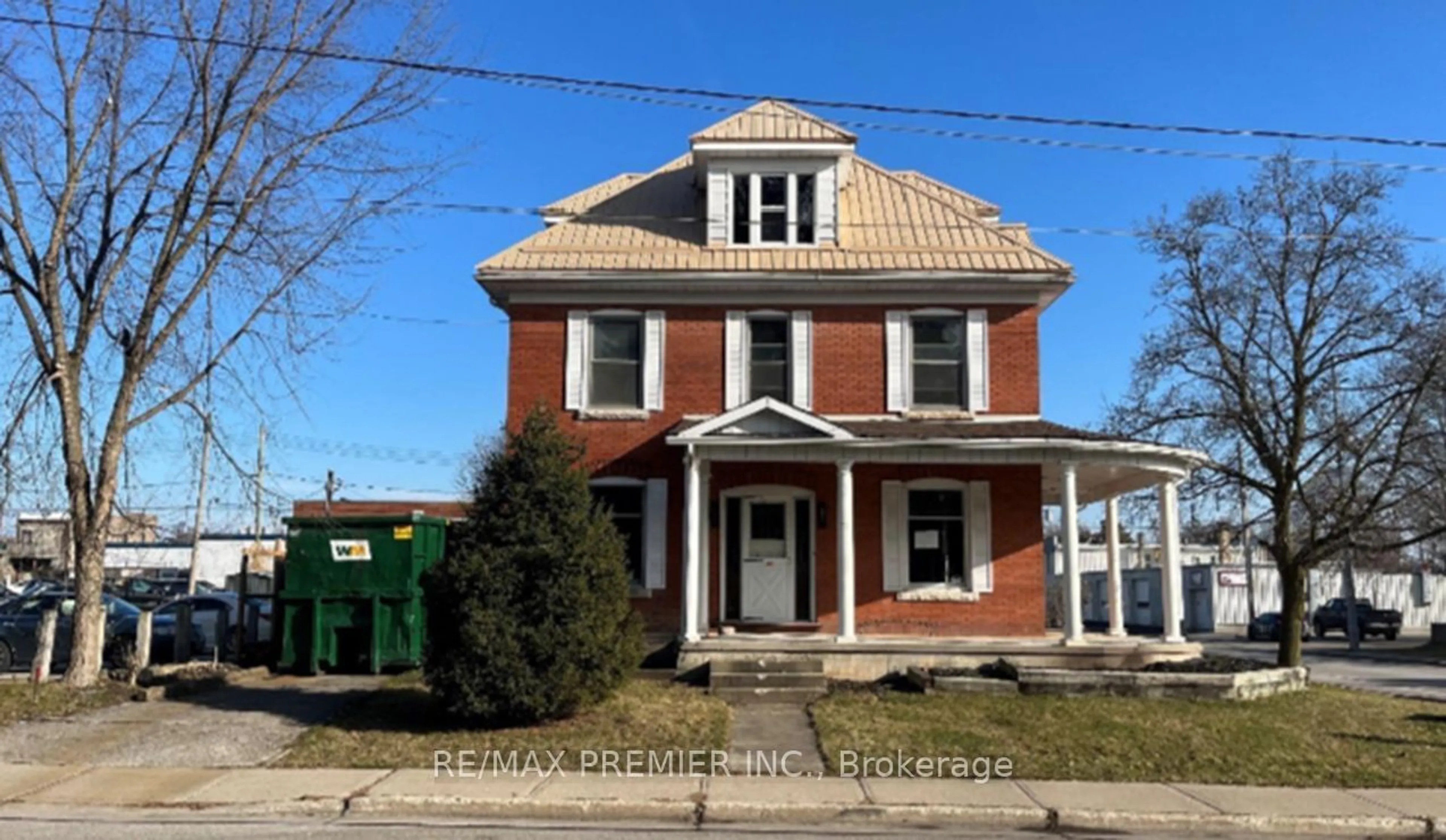 Frontside or backside of a home, the front or back of building for 22 Bidwell St, Tillsonburg Ontario N4G 3T5