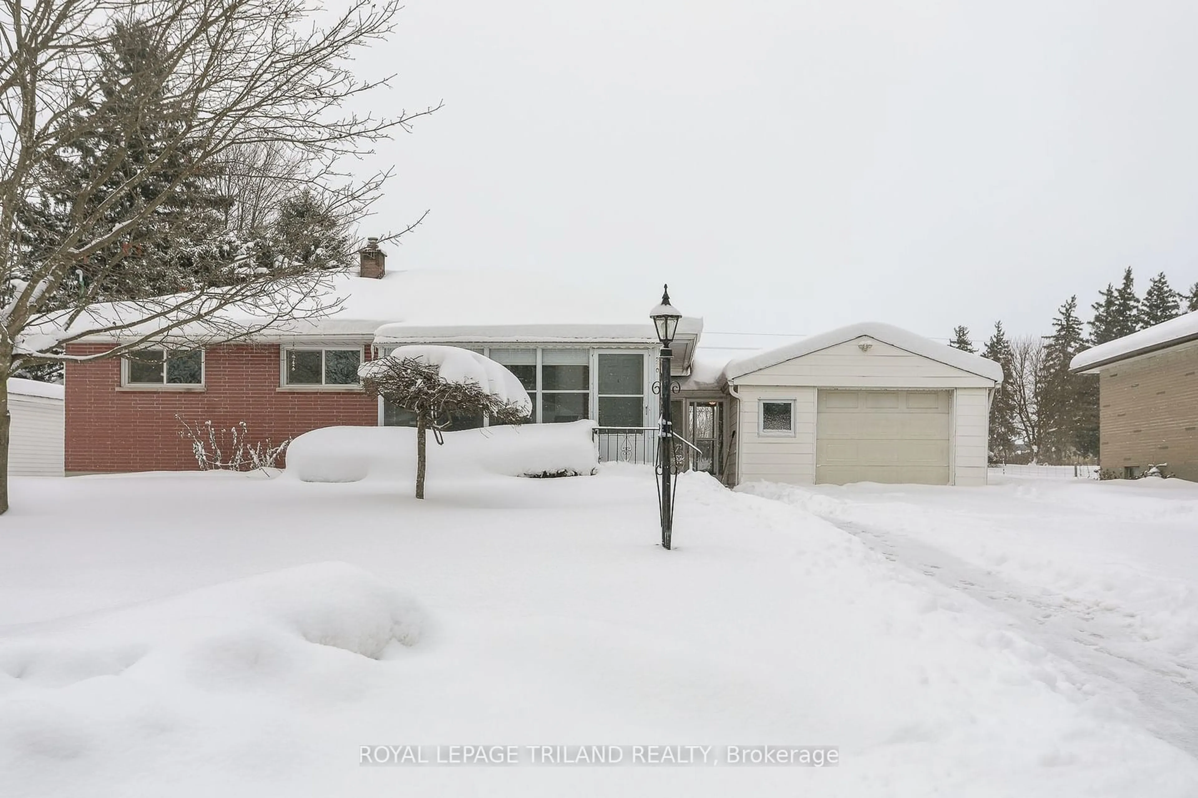 Frontside or backside of a home, the street view for 220 Ross Ave, Thames Centre Ontario N0L 1G1