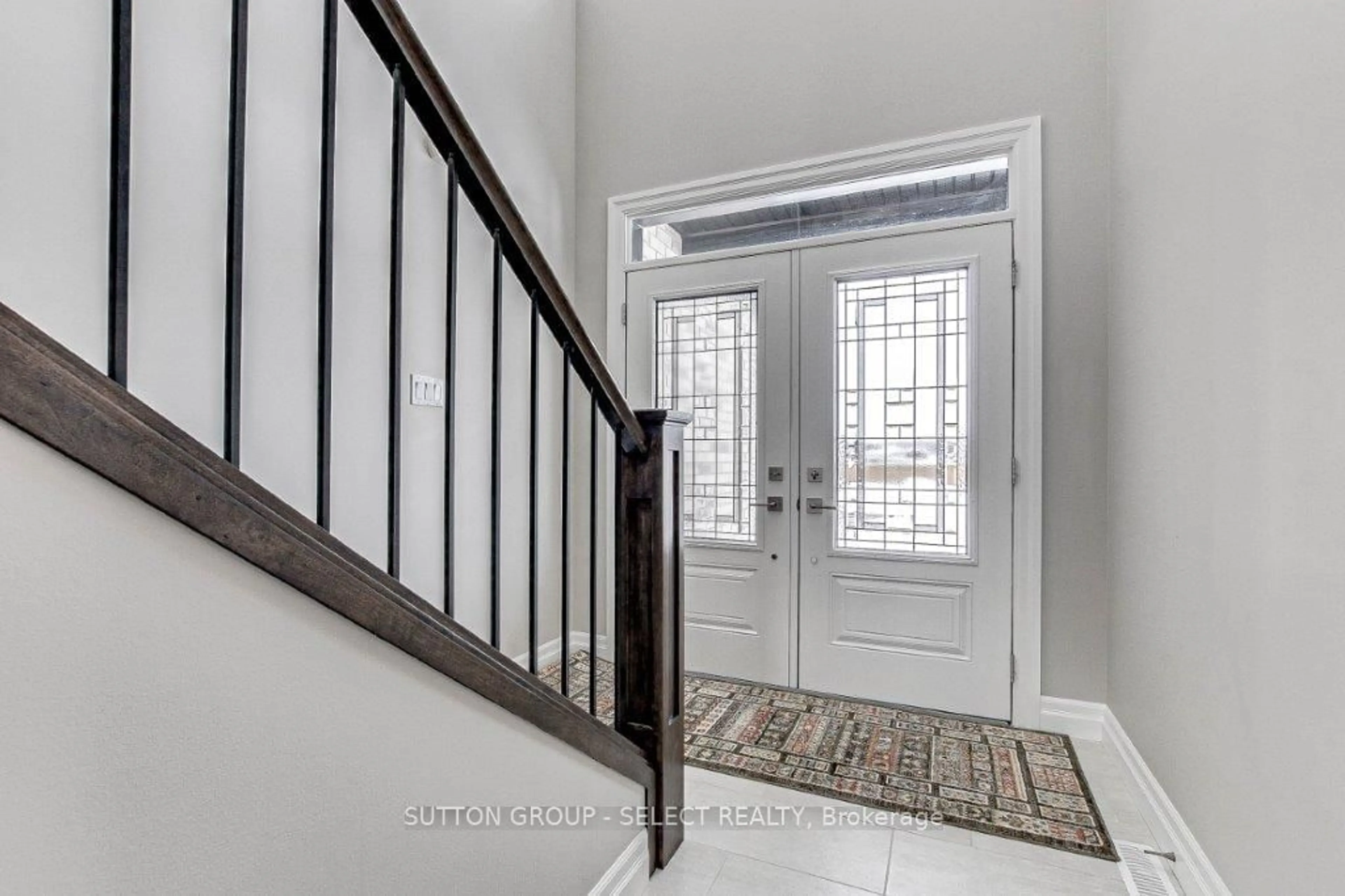 Indoor entryway, wood floors for 123 FOXBOROUGH Pl, Thames Centre Ontario N0M 2P0