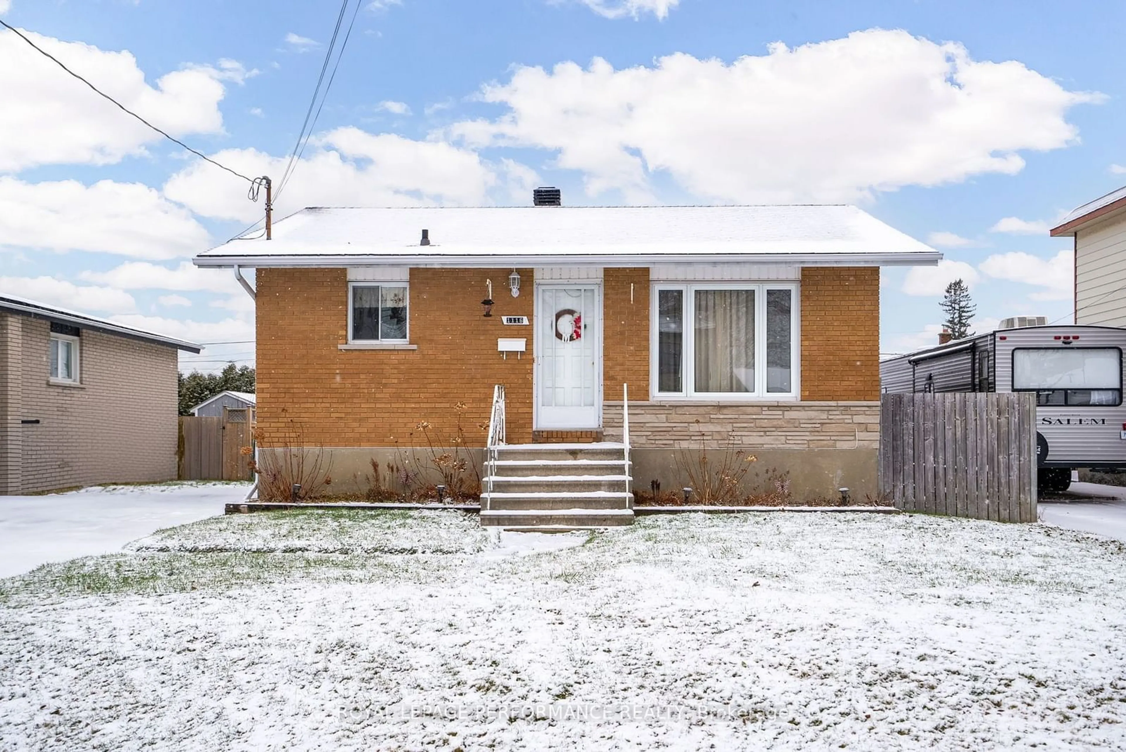 Frontside or backside of a home for 1116 Grand Ave, Cornwall Ontario K6H 4T5