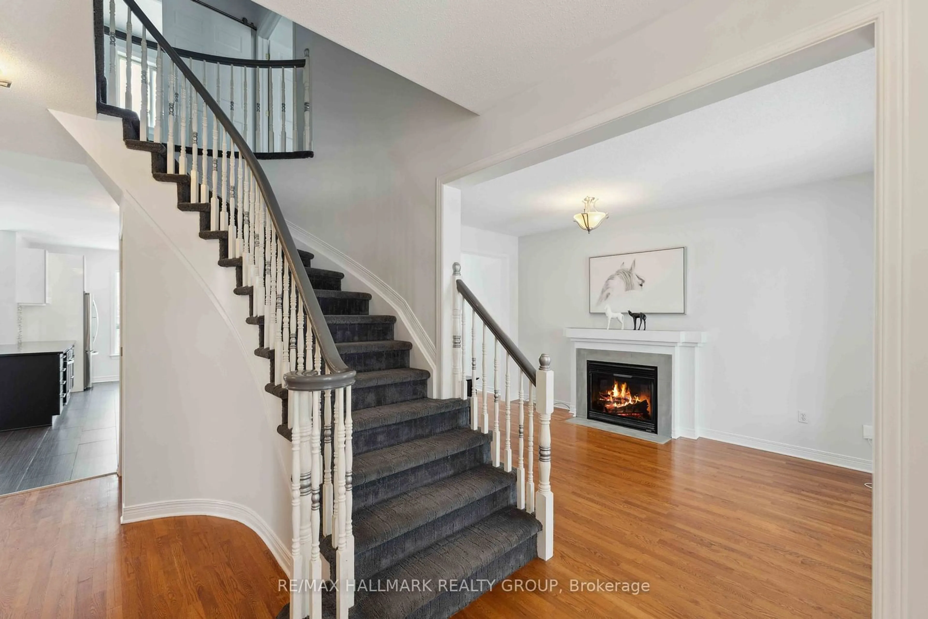 Stairs for 115 Kittiwake Dr, Stittsville - Munster - Richmond Ontario K2S 2C1