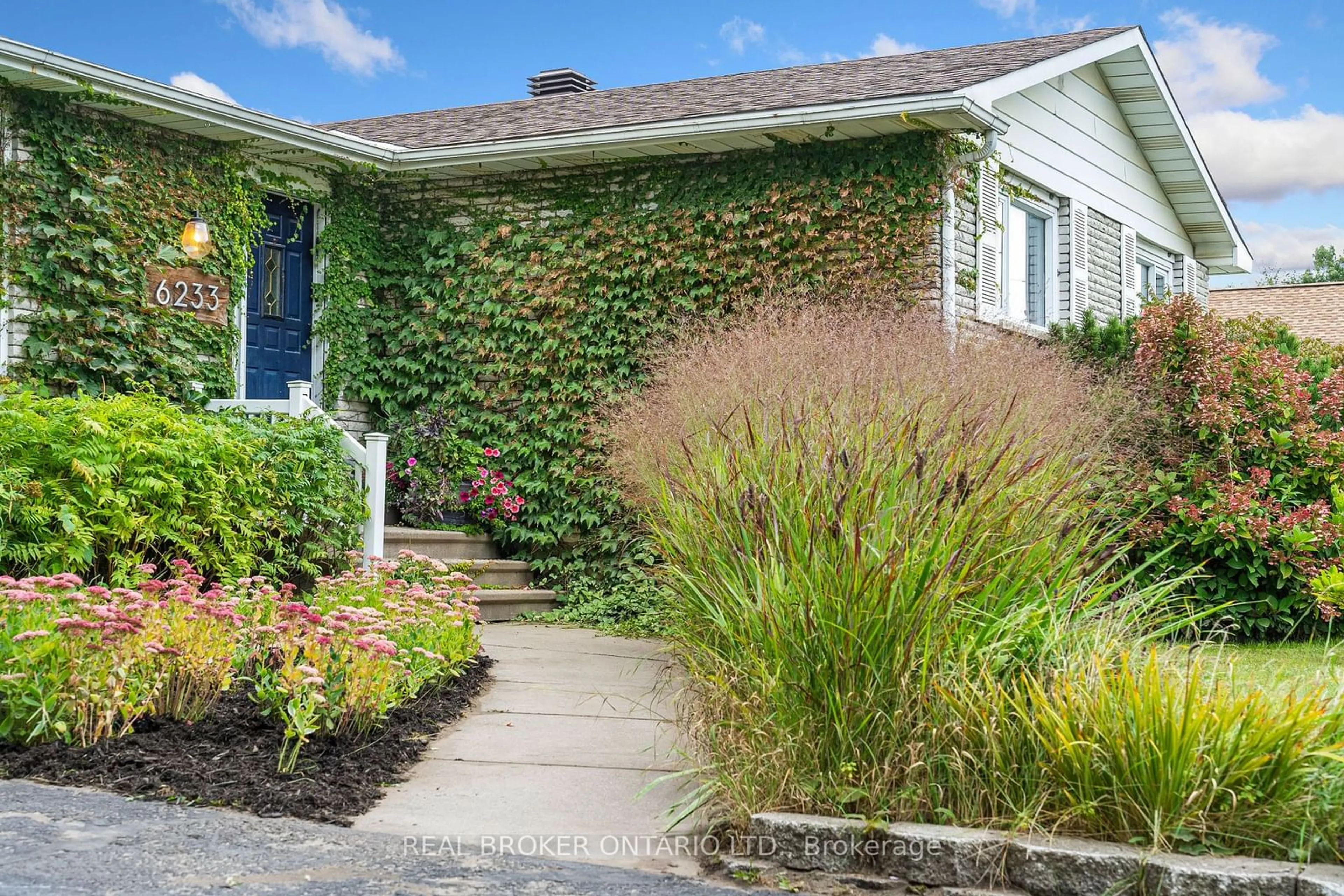 Frontside or backside of a home, cottage for 6233 PERTH St, Stittsville - Munster - Richmond Ontario K0A 2Z0