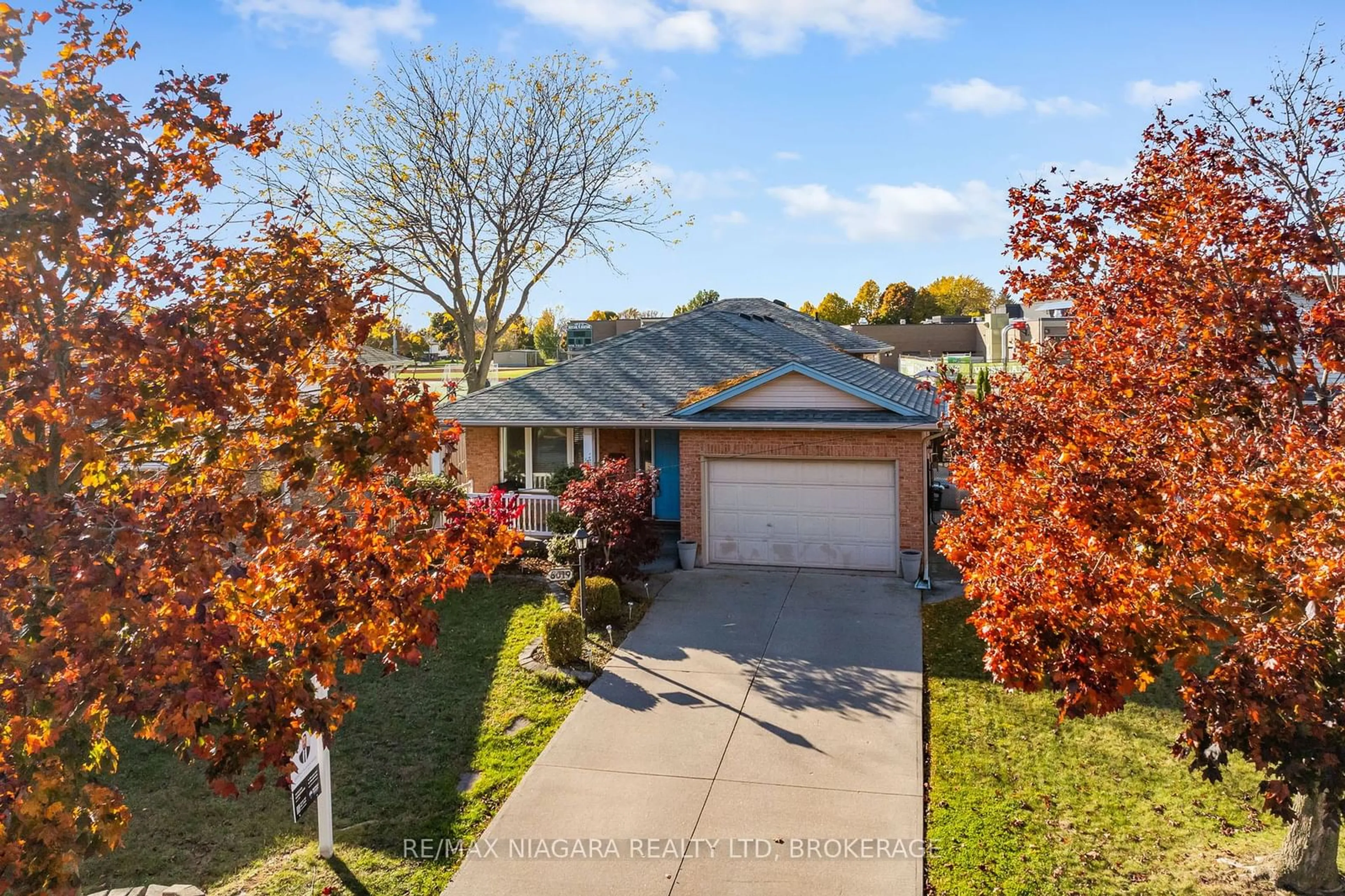 Frontside or backside of a home, the street view for 6019 ANDREA Dr, Niagara Falls Ontario L2H 2Z9