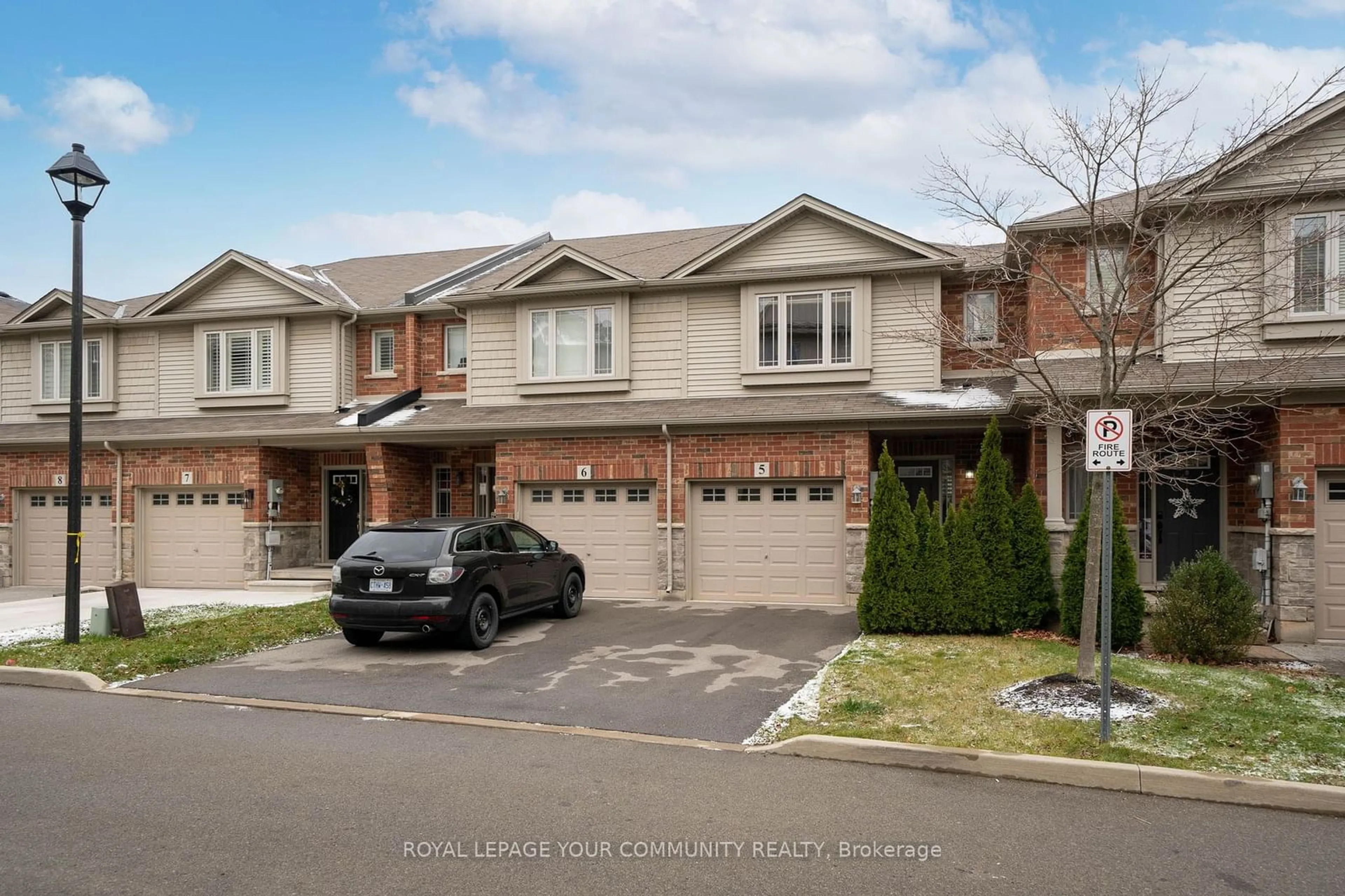 A pic from exterior of the house or condo, the street view for 6 Chestnut Dr #5, Grimsby Ontario L3M 0C4