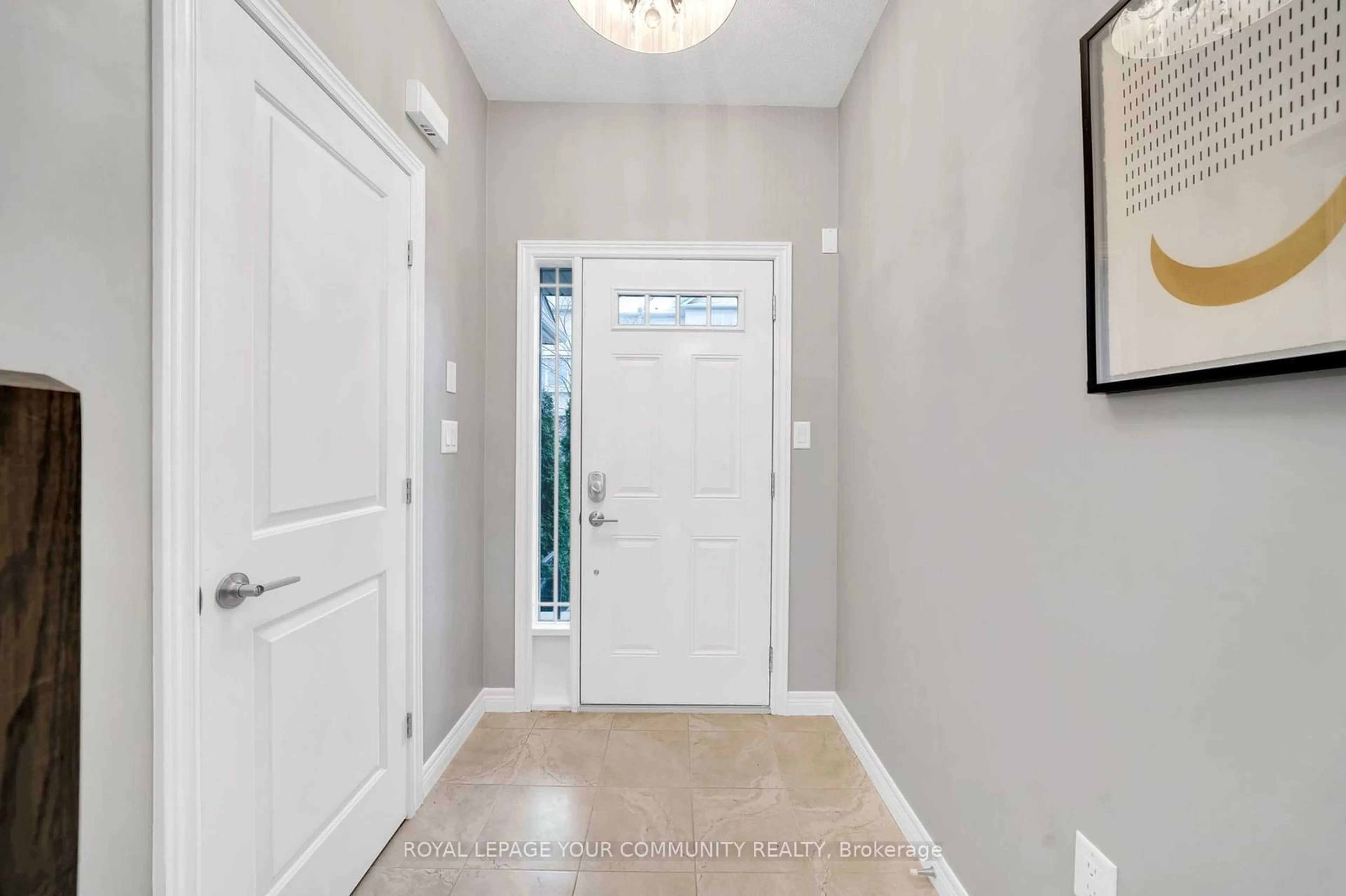 Indoor entryway, wood floors for 6 Chestnut Dr #5, Grimsby Ontario L3M 0C4