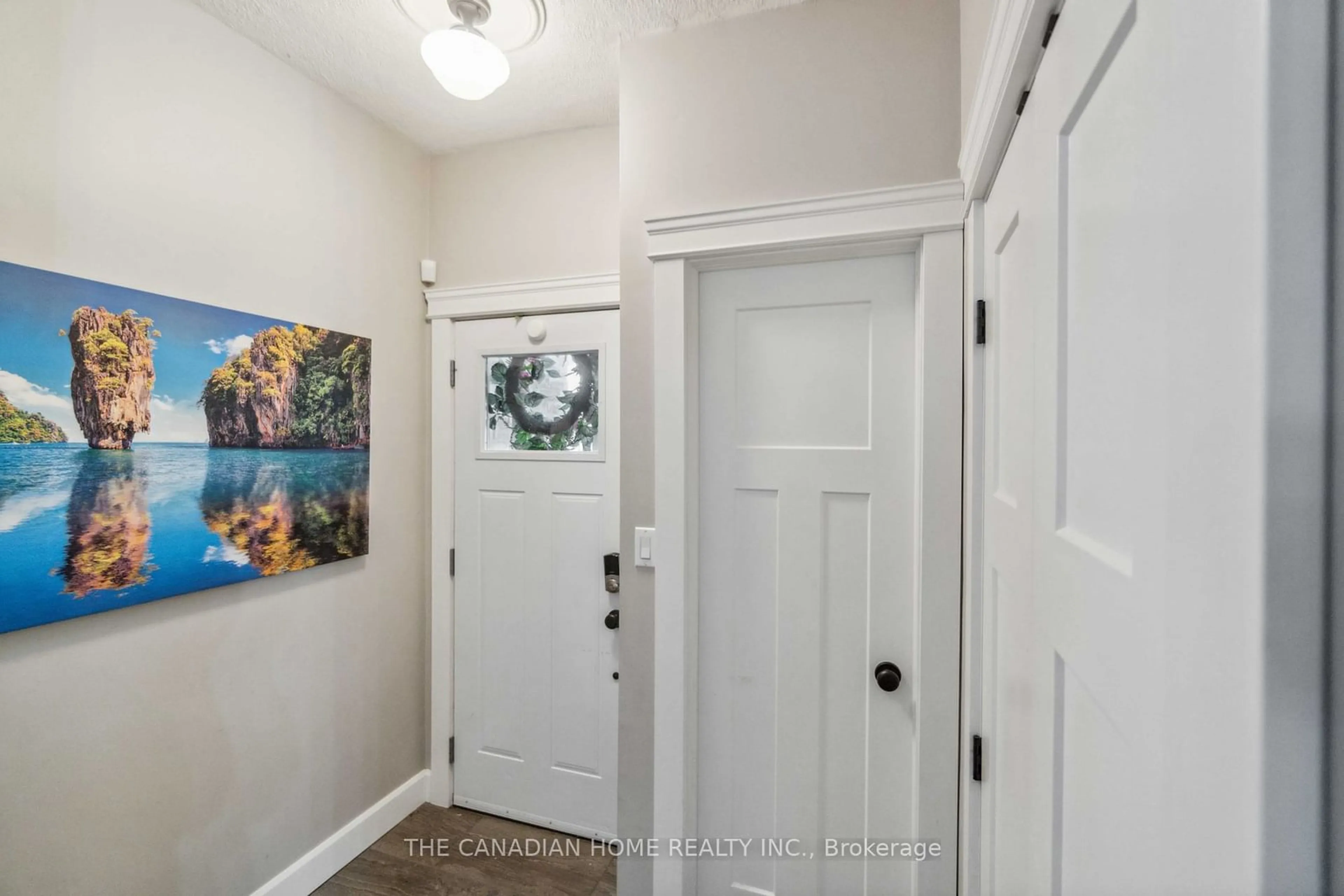 Indoor entryway, wood floors for 149 St. Catharines St #13, West Lincoln Ontario L0R 2A0