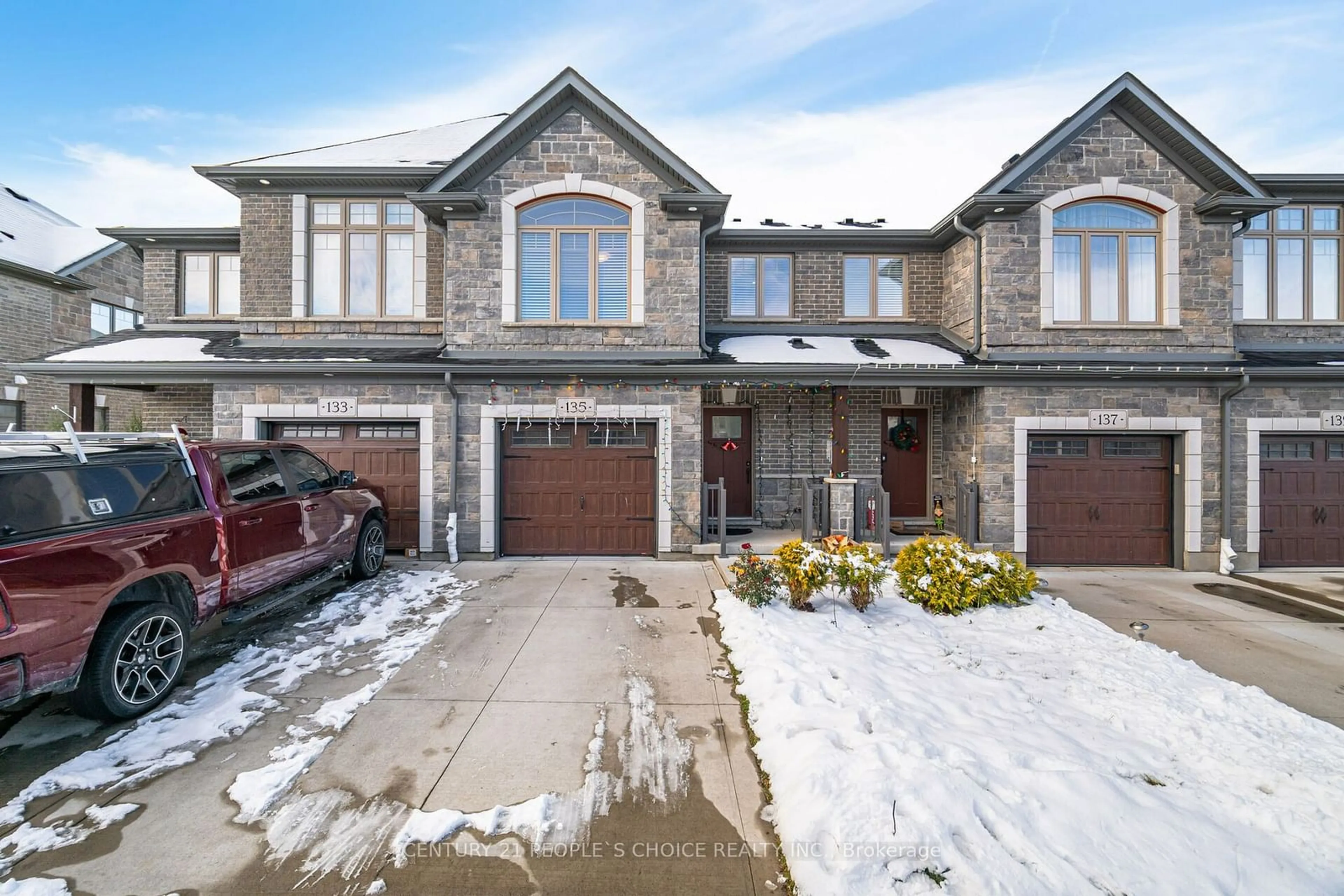 A pic from exterior of the house or condo, the street view for 135 Hollybrook Tr, Kitchener Ontario N2R 0P1