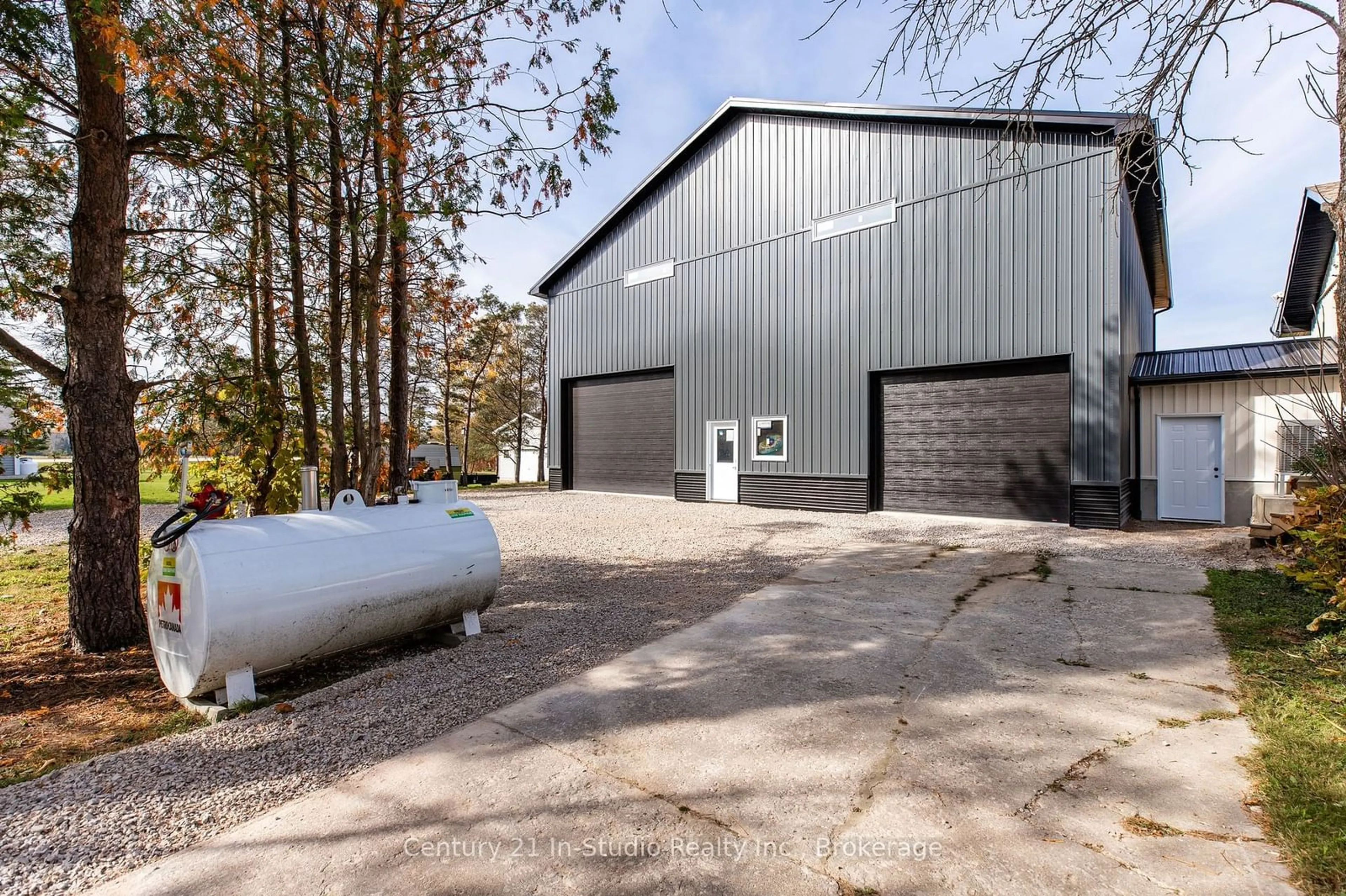 Indoor garage, cement floor for 9 Maple Dr, Northern Bruce Peninsula Ontario N0H 1Z0