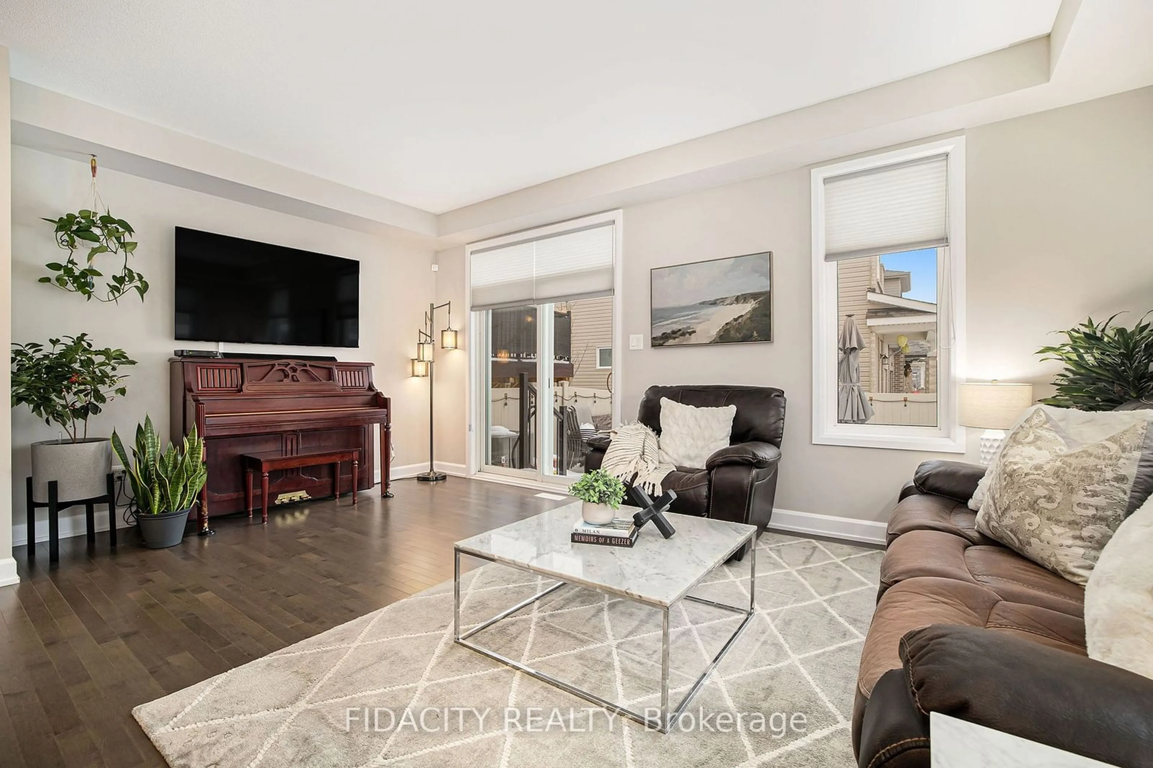 Living room, wood floors for 228 Kimpton Dr, Stittsville - Munster - Richmond Ontario K2S 2H9