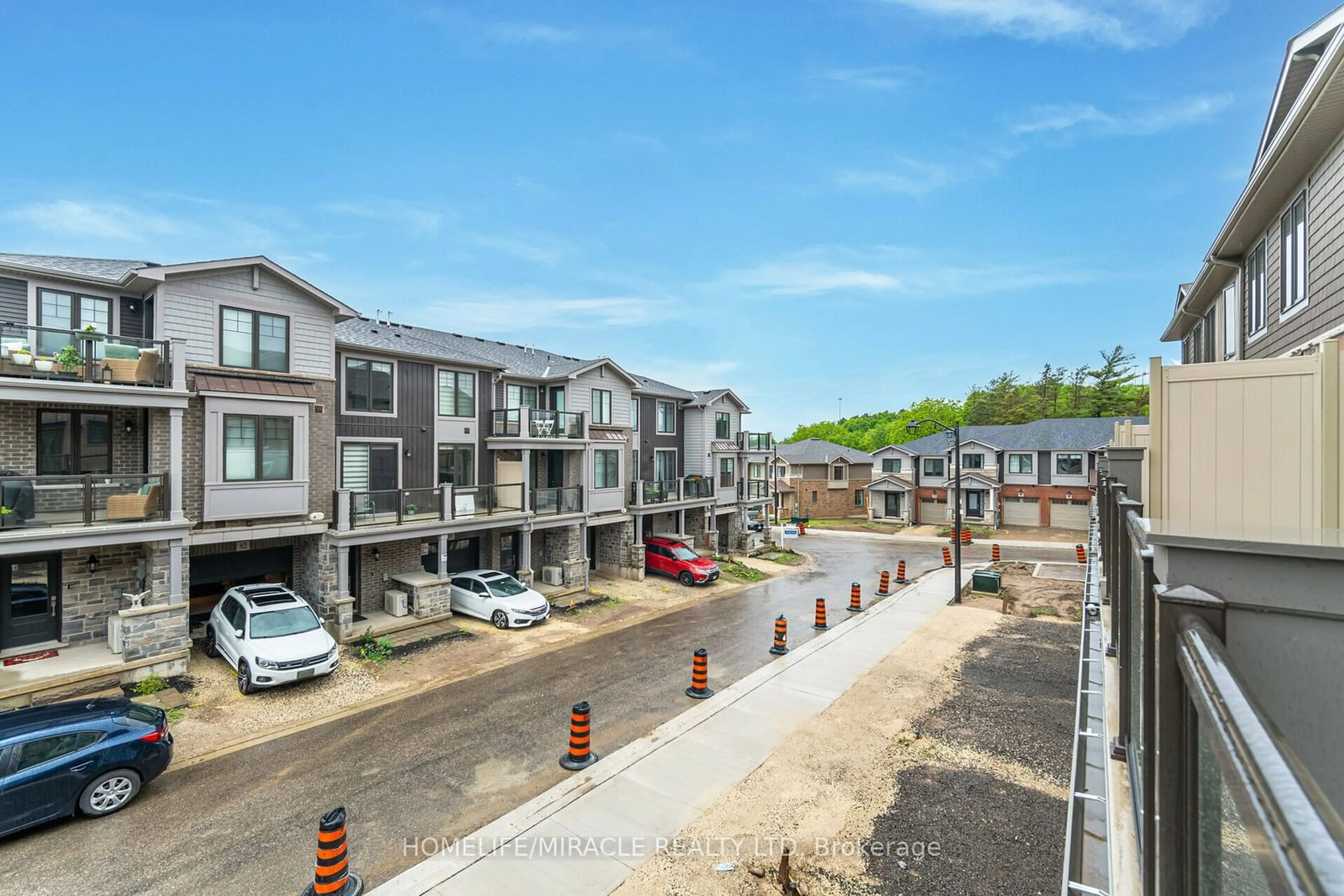 A pic from exterior of the house or condo, the street view for 10 Birmingham Dr #70, Cambridge Ontario N1R 0C6