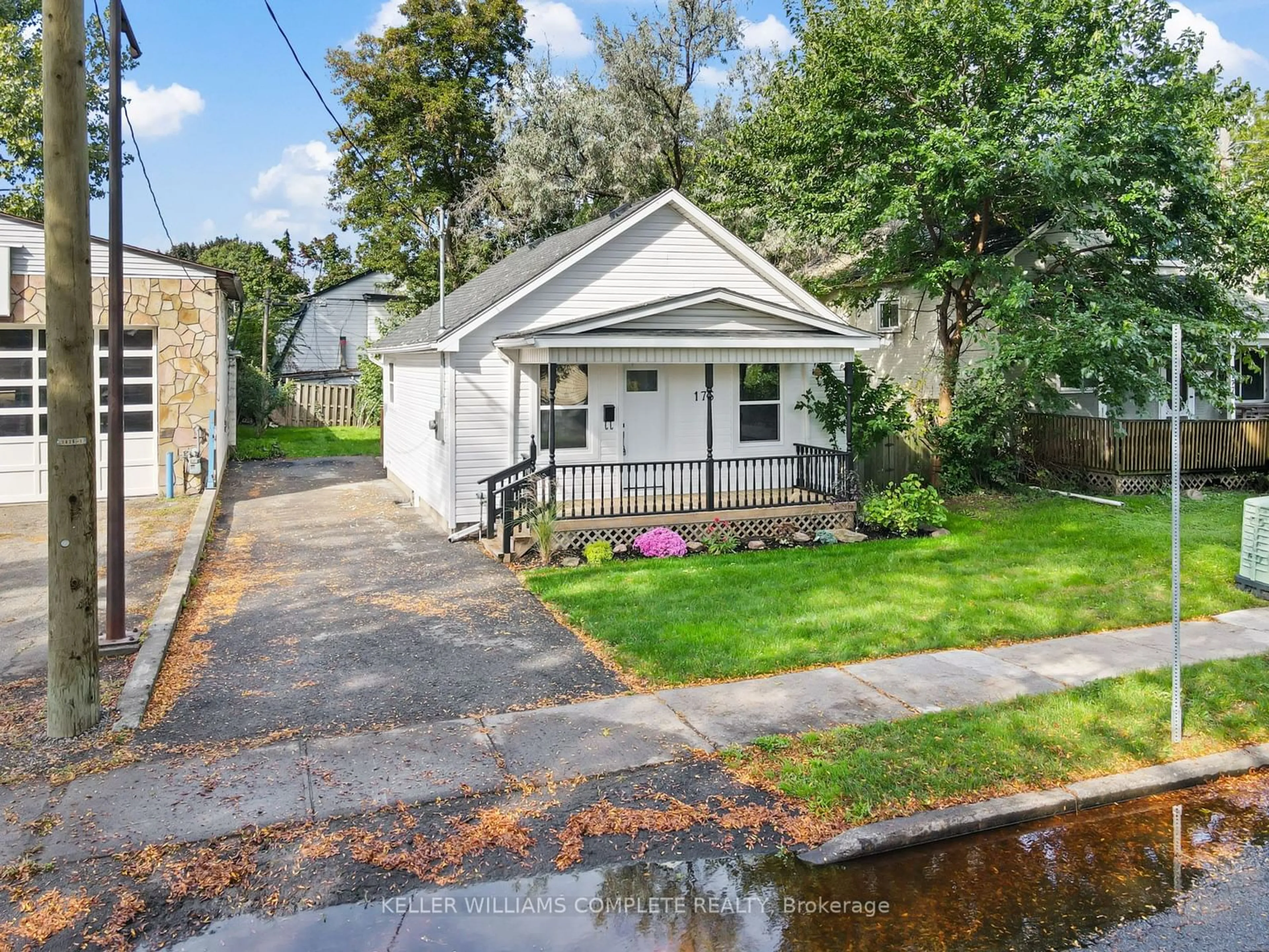 Frontside or backside of a home, cottage for 175 York St, St. Catharines Ontario L2R 6G1