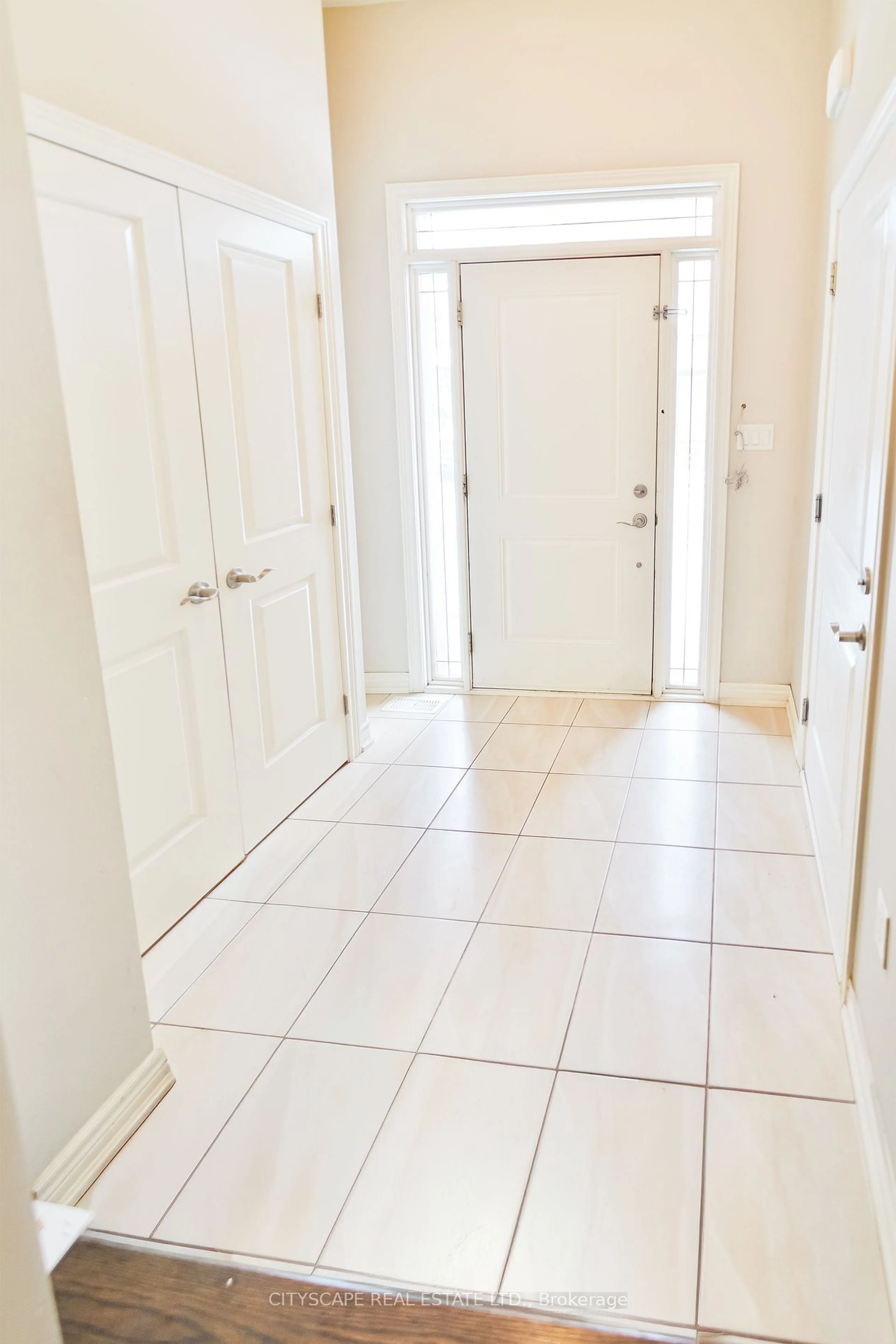 Indoor entryway, not visible floor for 61 Sonoma Valley Cres, Hamilton Ontario L9B 0J3