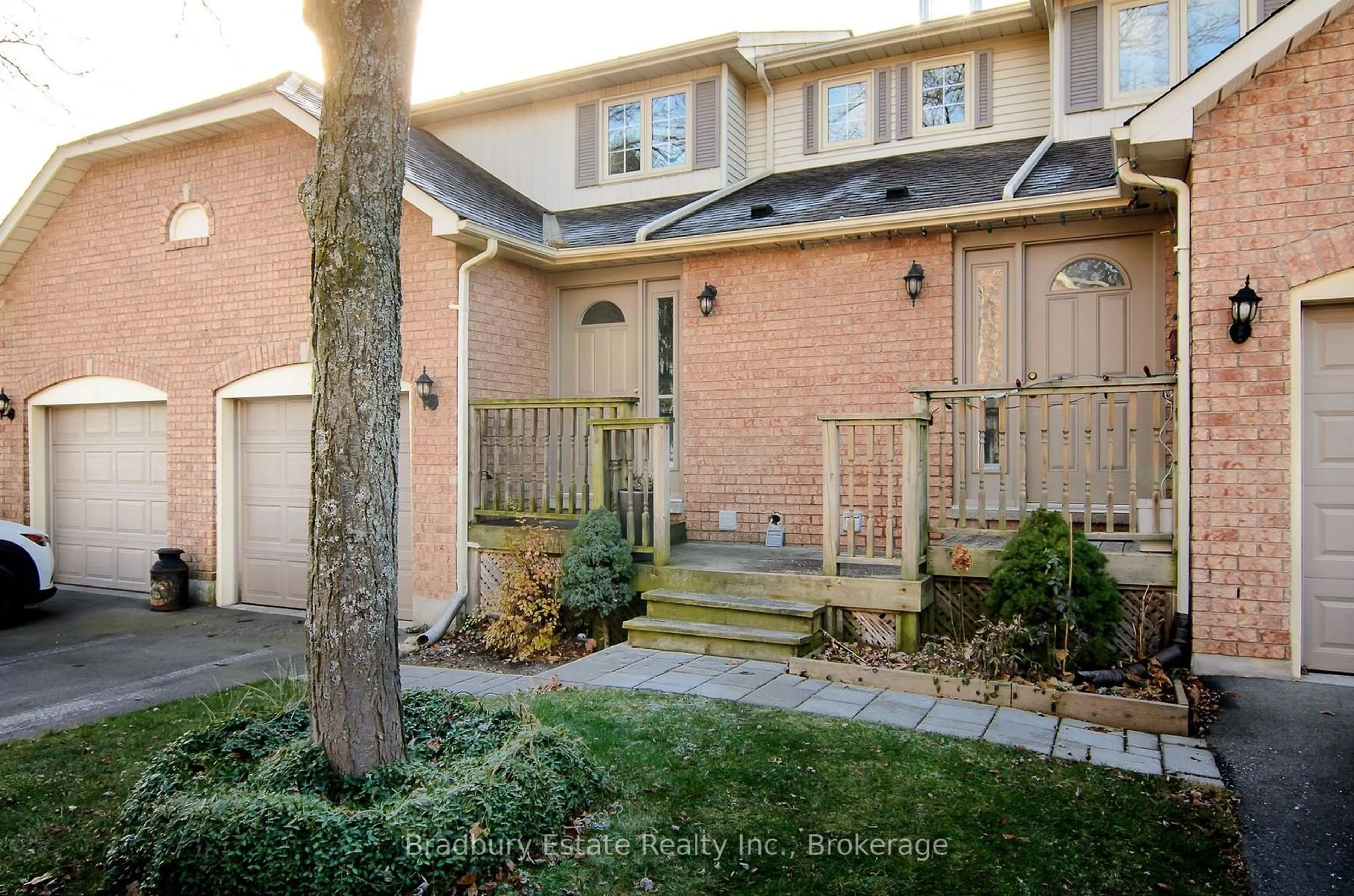 A pic from exterior of the house or condo, the fenced backyard for 79 Braeheid Ave #6, Hamilton Ontario L8B 0C6