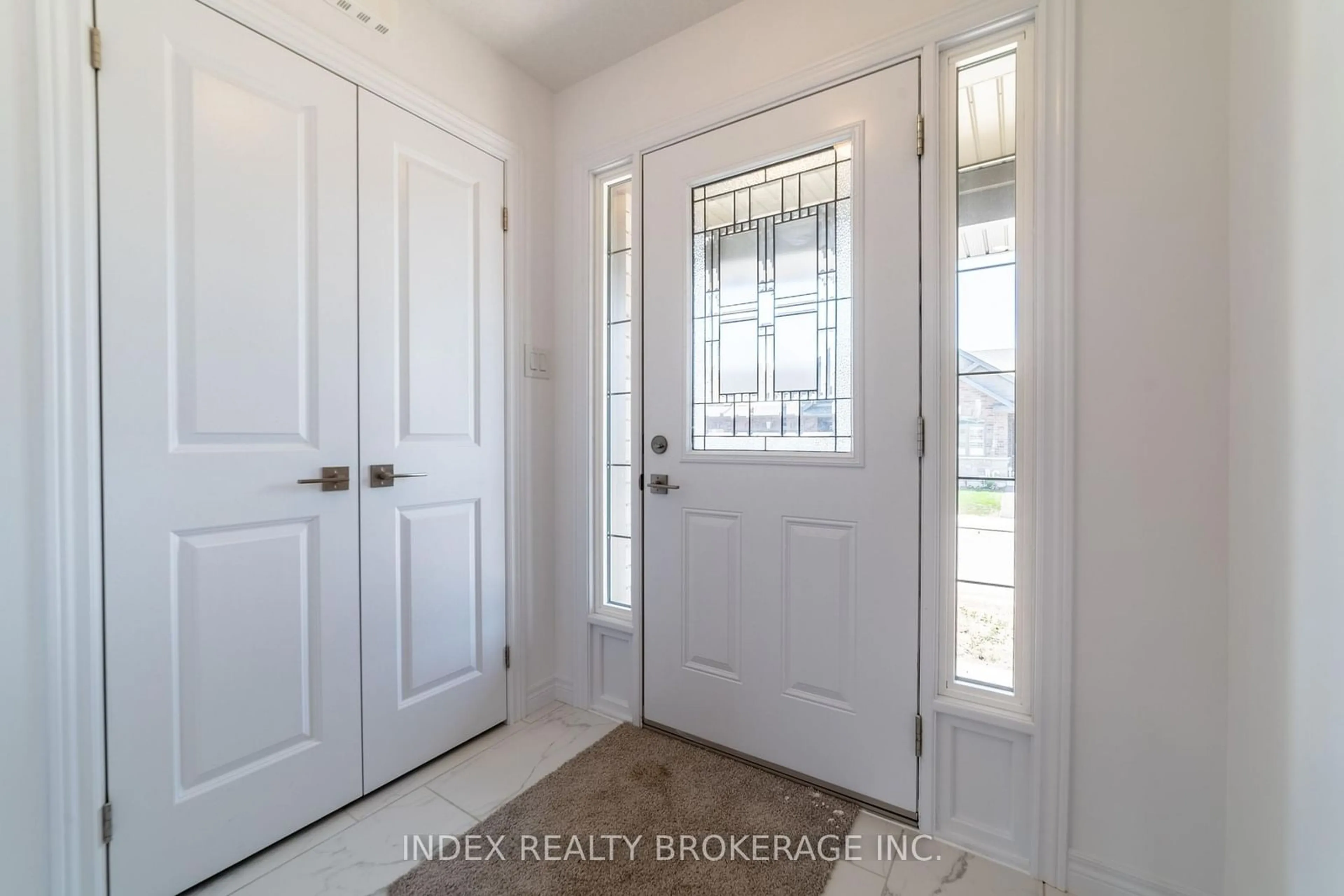 Indoor entryway, wood floors for 29 Schuyler St #6, Brant Ontario N3L 0J2