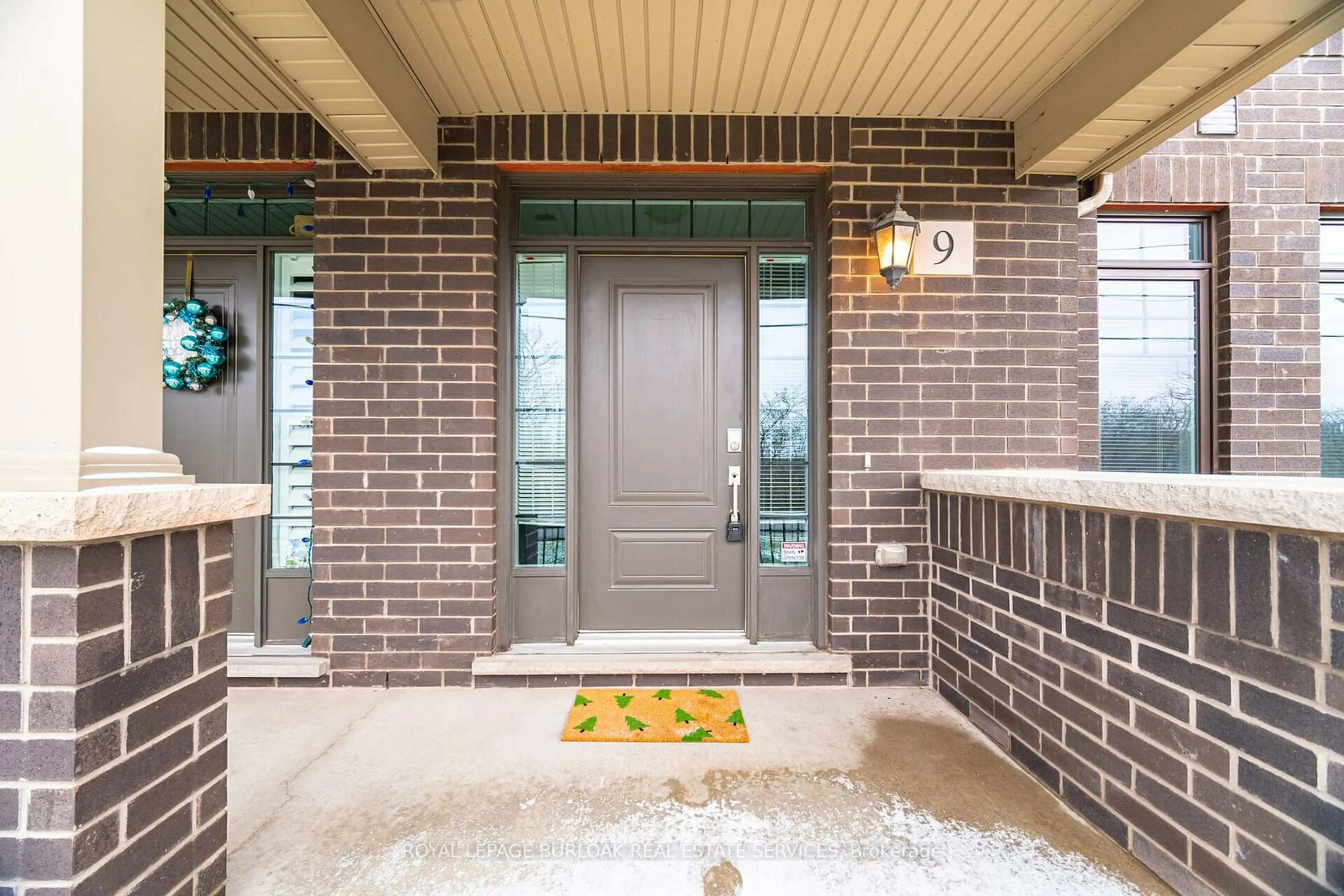 Indoor entryway, cement floor for 288 Glover Rd #9, Hamilton Ontario L8E 5H6