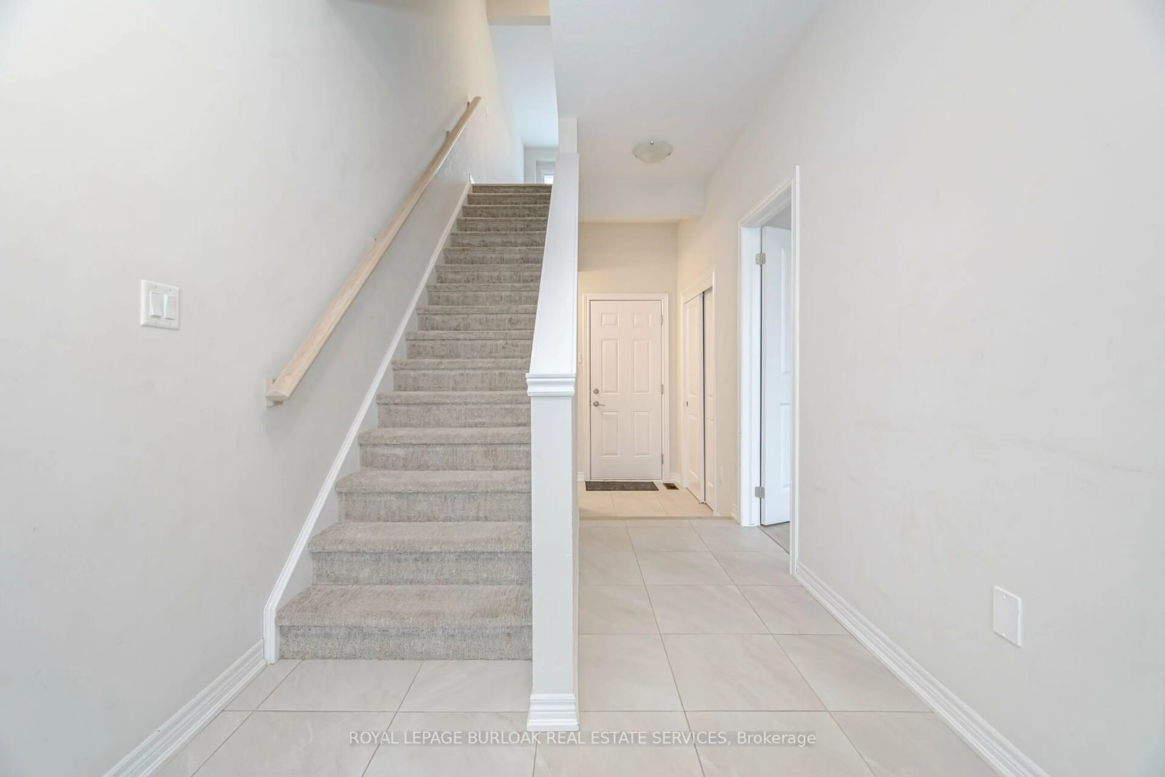 Stairs for 288 Glover Rd #9, Hamilton Ontario L8E 5H6