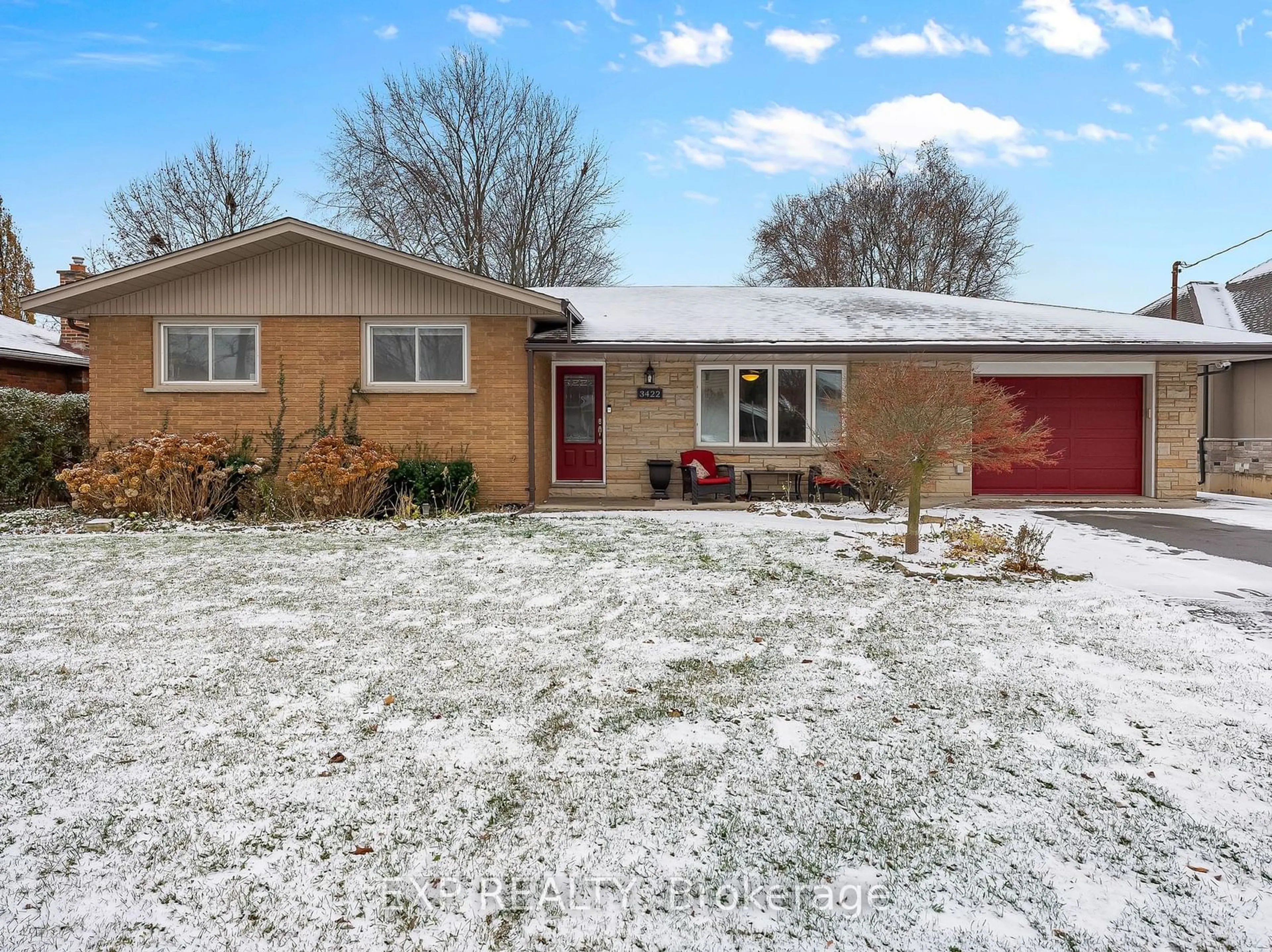 Frontside or backside of a home, the street view for 3422 Rittenhouse Rd, Lincoln Ontario L0R 2C0