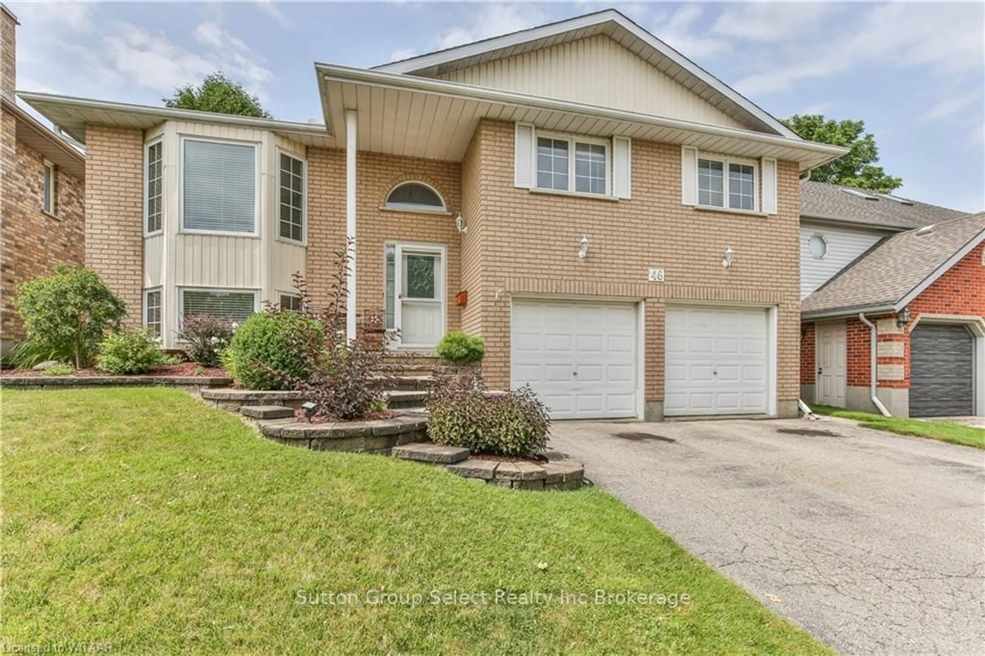 Frontside or backside of a home, the street view for 46 HODGINS Cres, Woodstock Ontario N4V 1A8