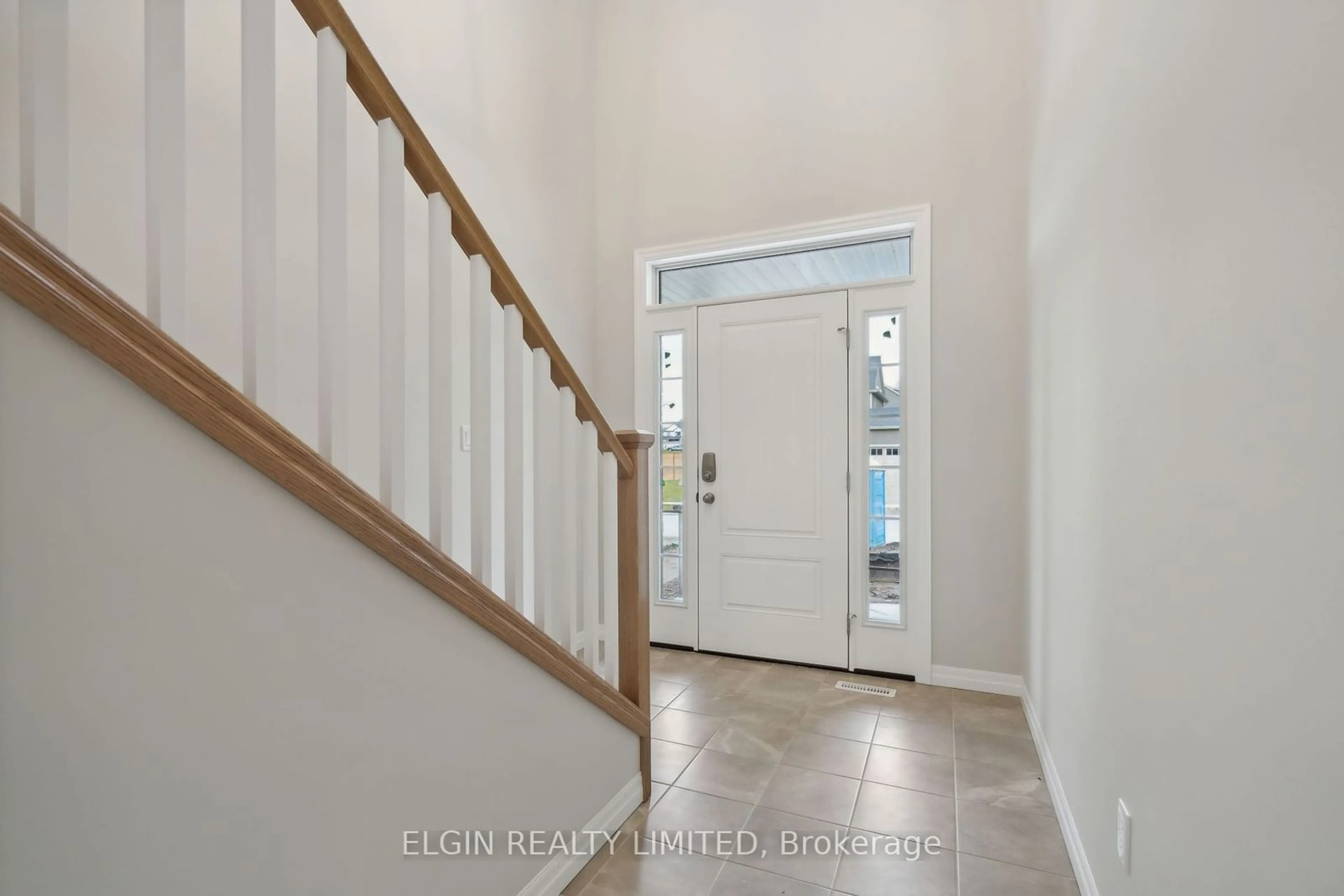 Indoor entryway, wood floors for 128 Graydon Dr, South-West Oxford Ontario N0J 1N0