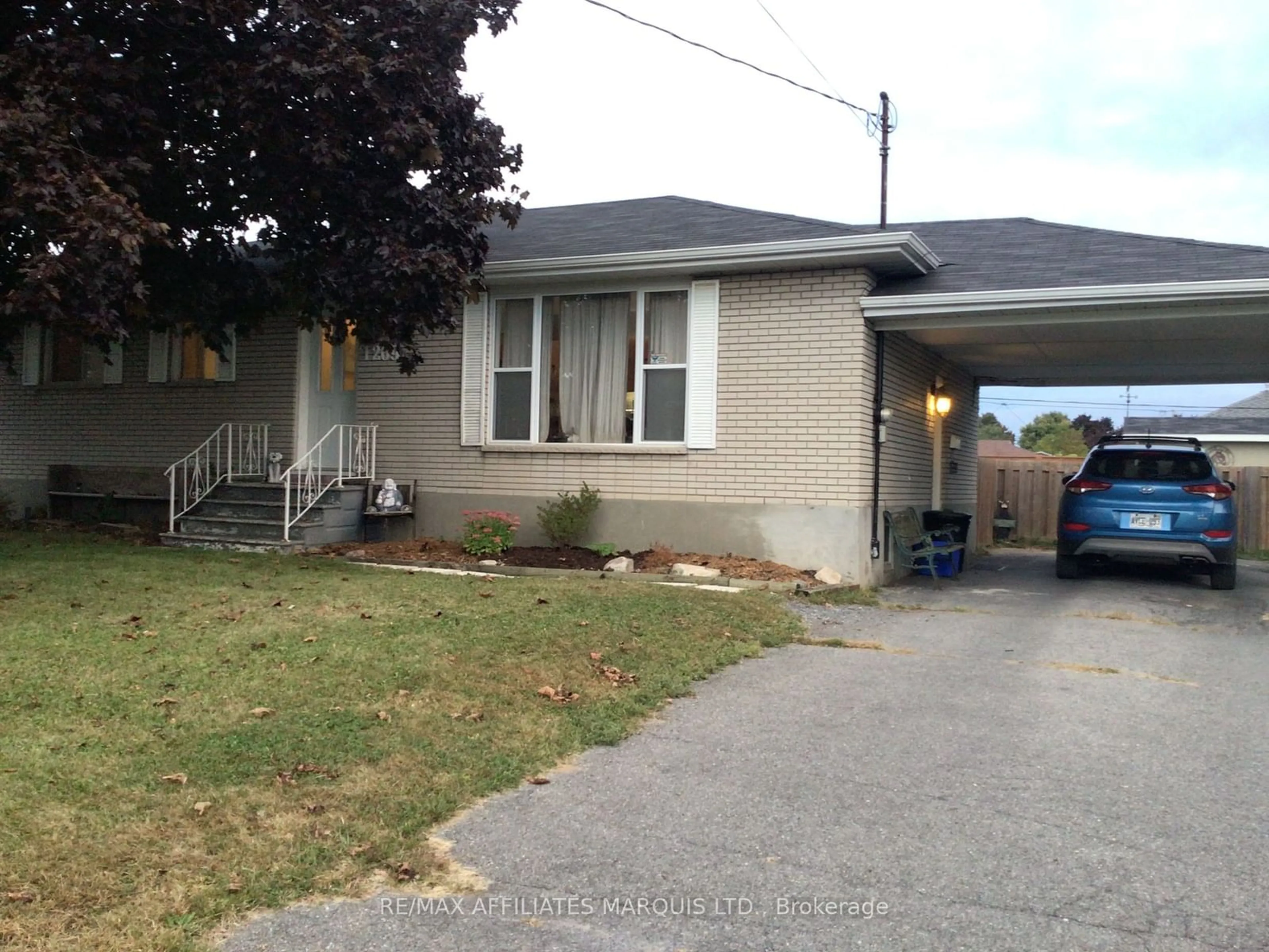 Frontside or backside of a home, the street view for 1209 Fatima St, Cornwall Ontario K6J 4Z7