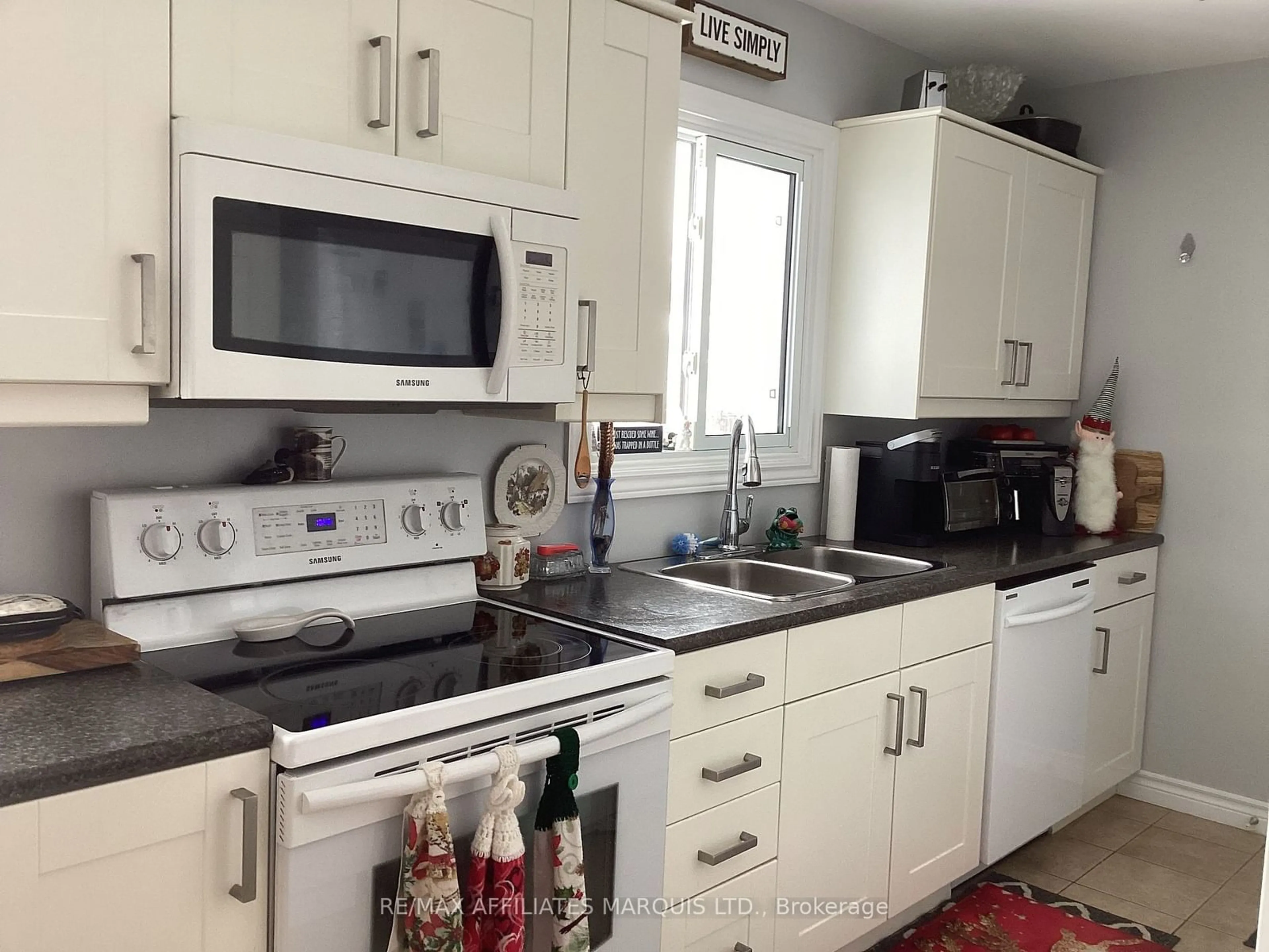 Standard kitchen for 1209 Fatima St, Cornwall Ontario K6J 4Z7