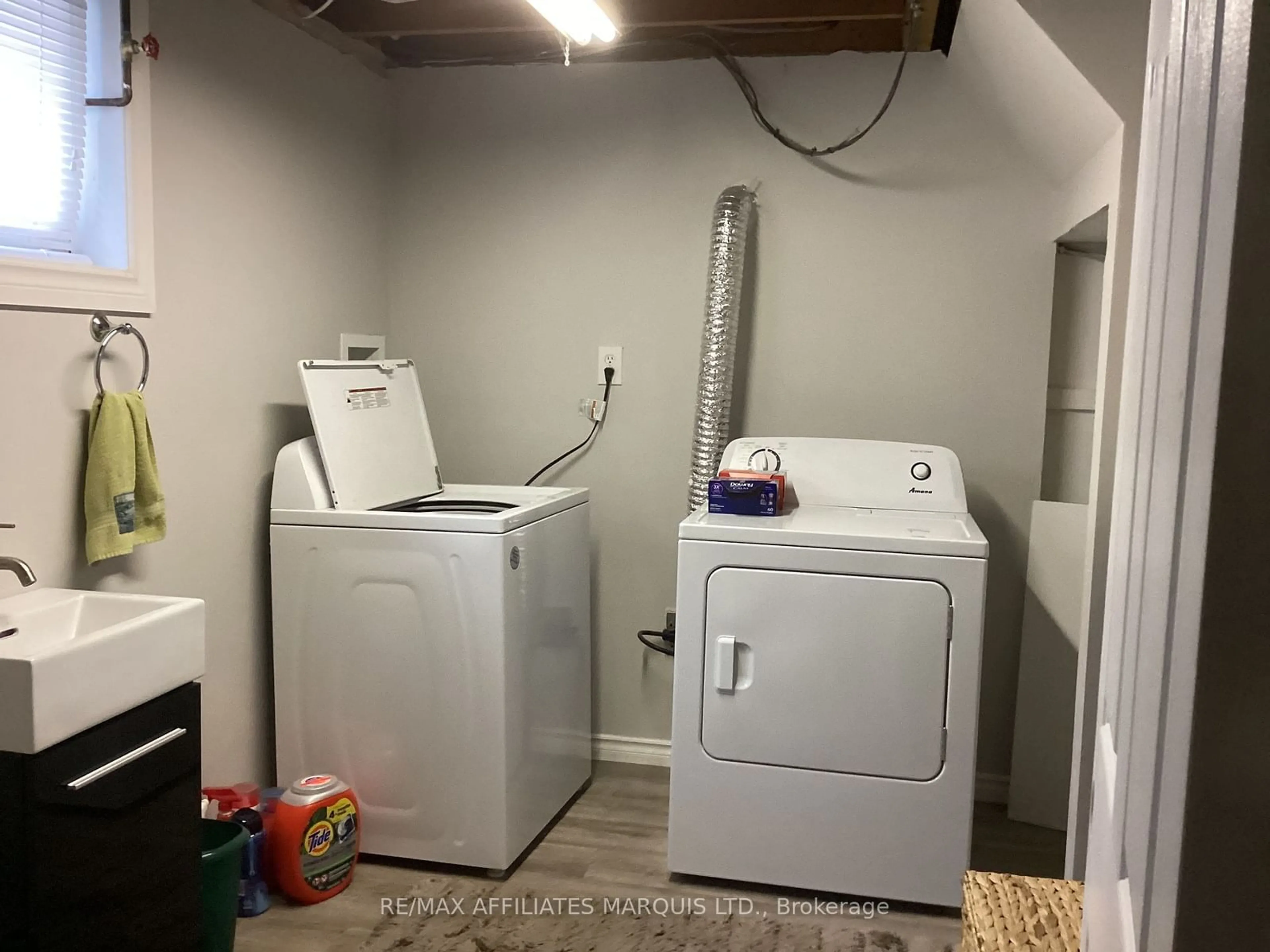 Laundry room for 1209 Fatima St, Cornwall Ontario K6J 4Z7