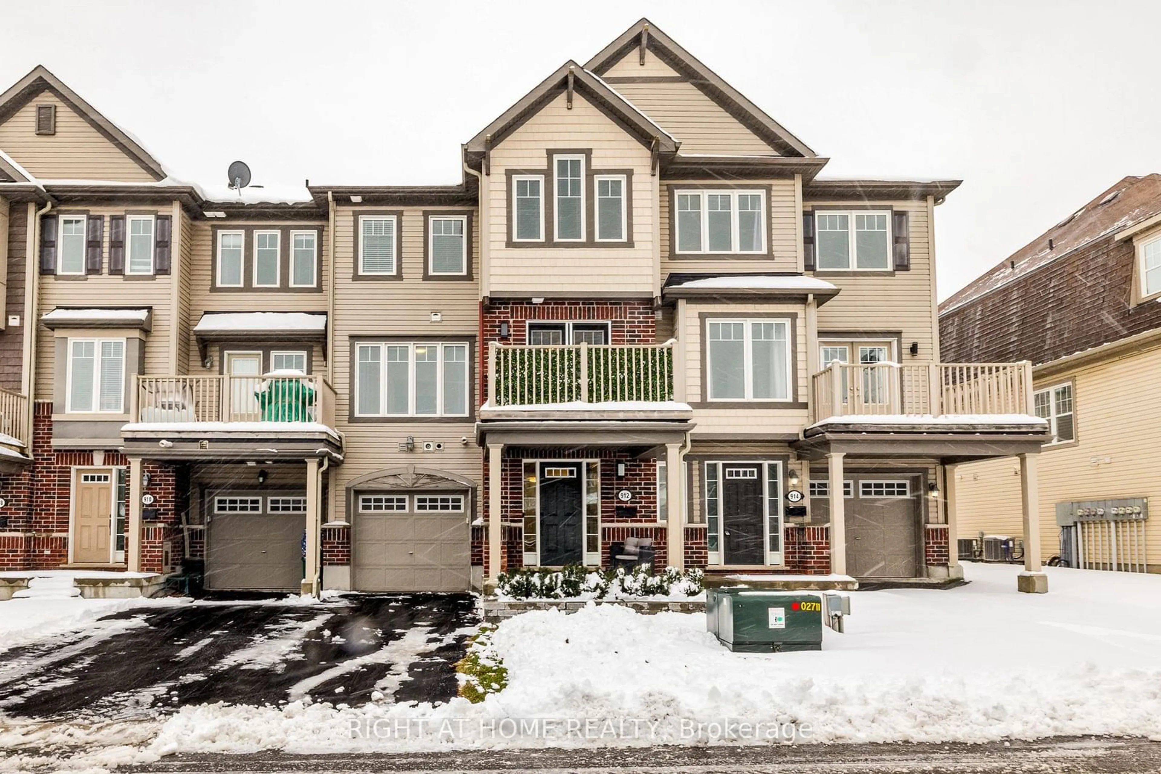 A pic from exterior of the house or condo, the street view for 912 Messor Cres, Stittsville - Munster - Richmond Ontario K2S 0L7