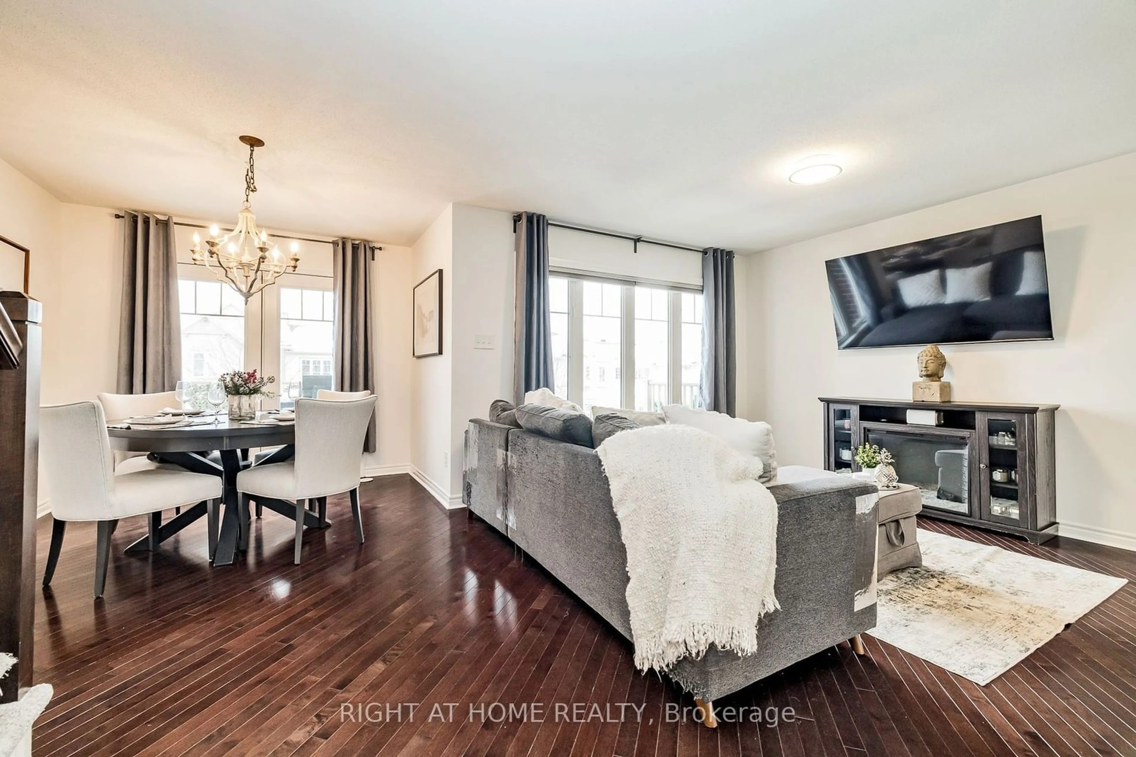 Living room, wood floors for 912 Messor Cres, Stittsville - Munster - Richmond Ontario K2S 0L7