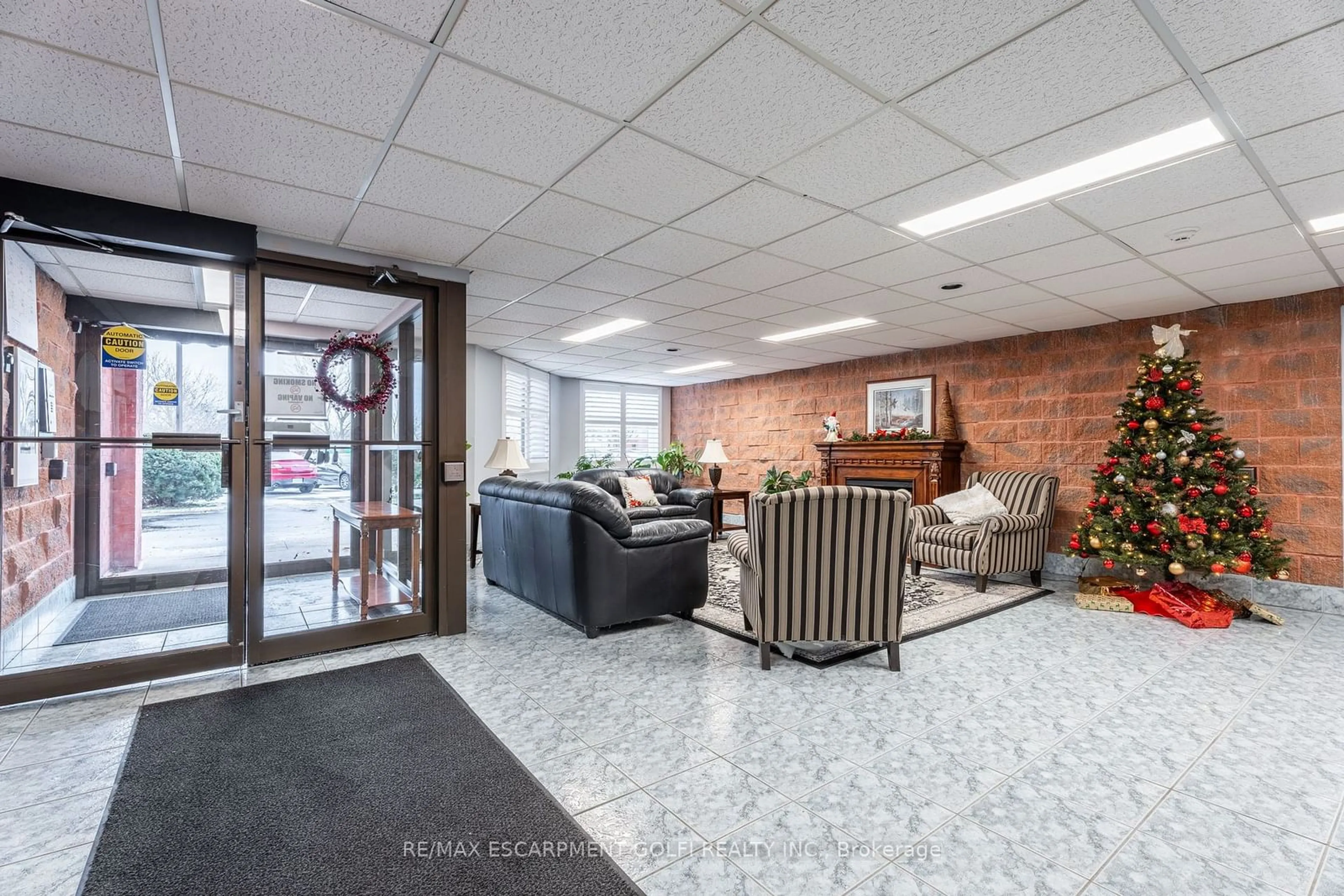 Indoor lobby, unknown floor for 11 Mill Pond Crt #604, Norfolk Ontario N3Y 5J5