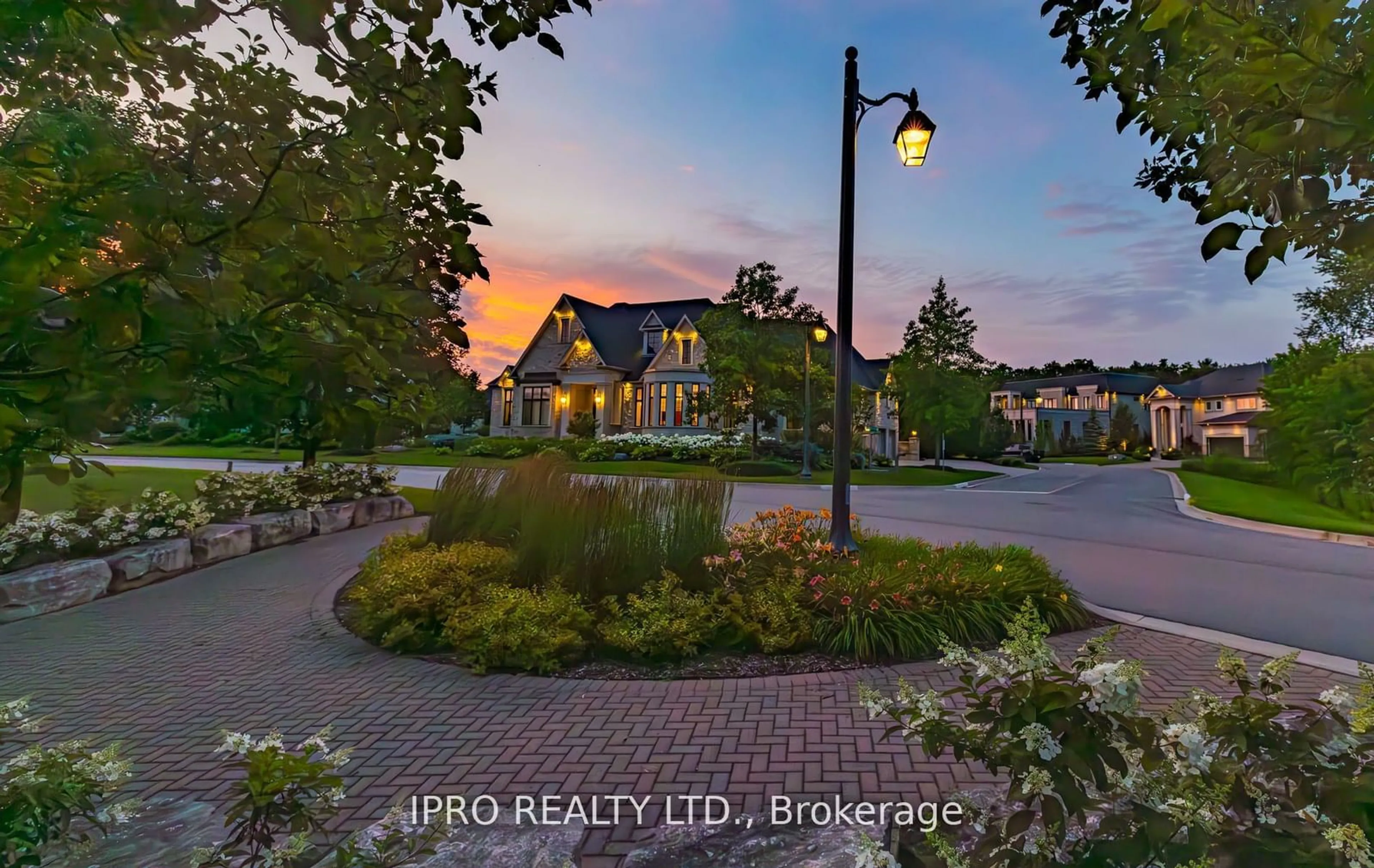 A pic from exterior of the house or condo, the street view for 11 Lambeth Lane #45, Puslinch Ontario N0B 2J0