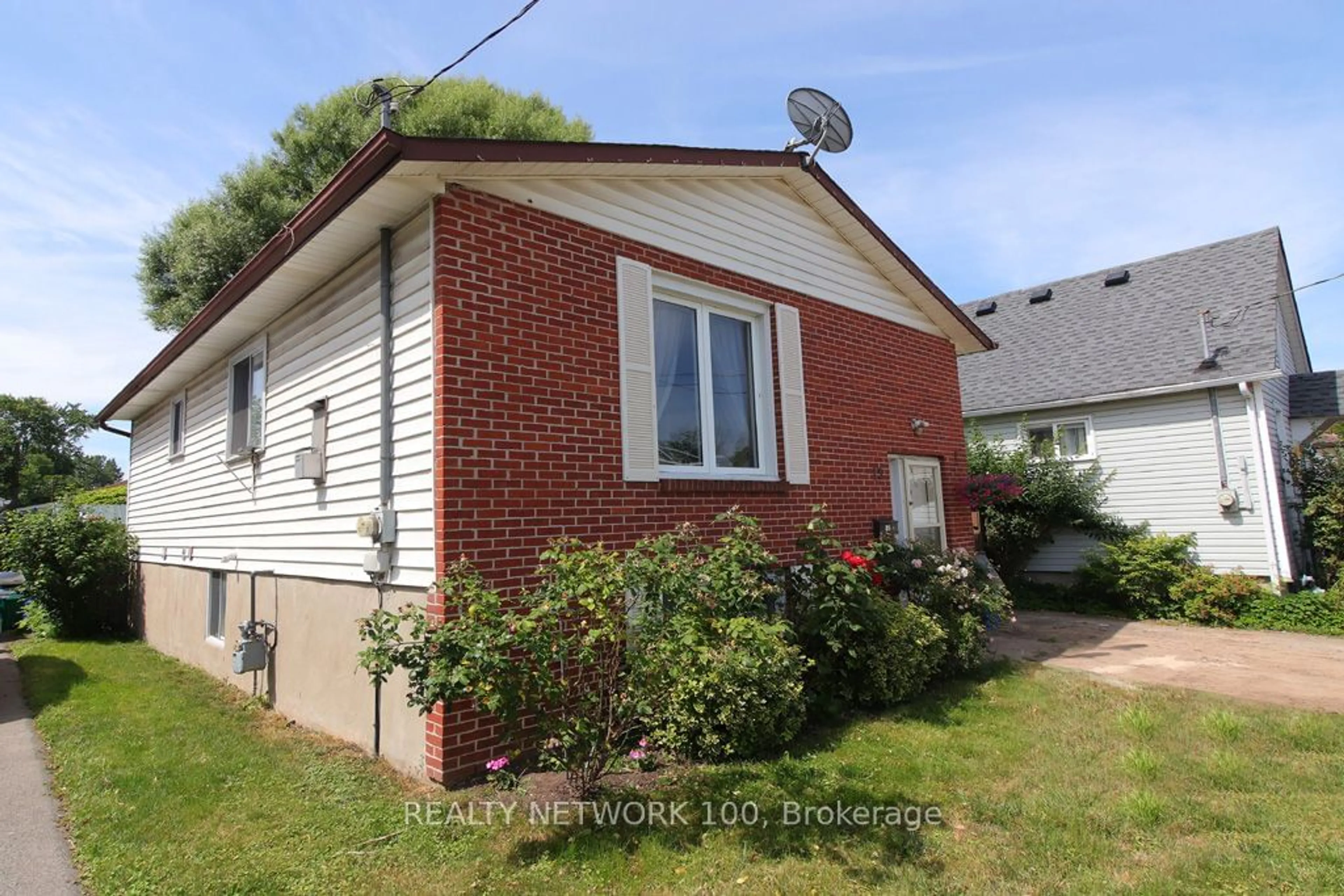 Frontside or backside of a home, cottage for 13 Cumming St, St. Catharines Ontario L2S 1H6