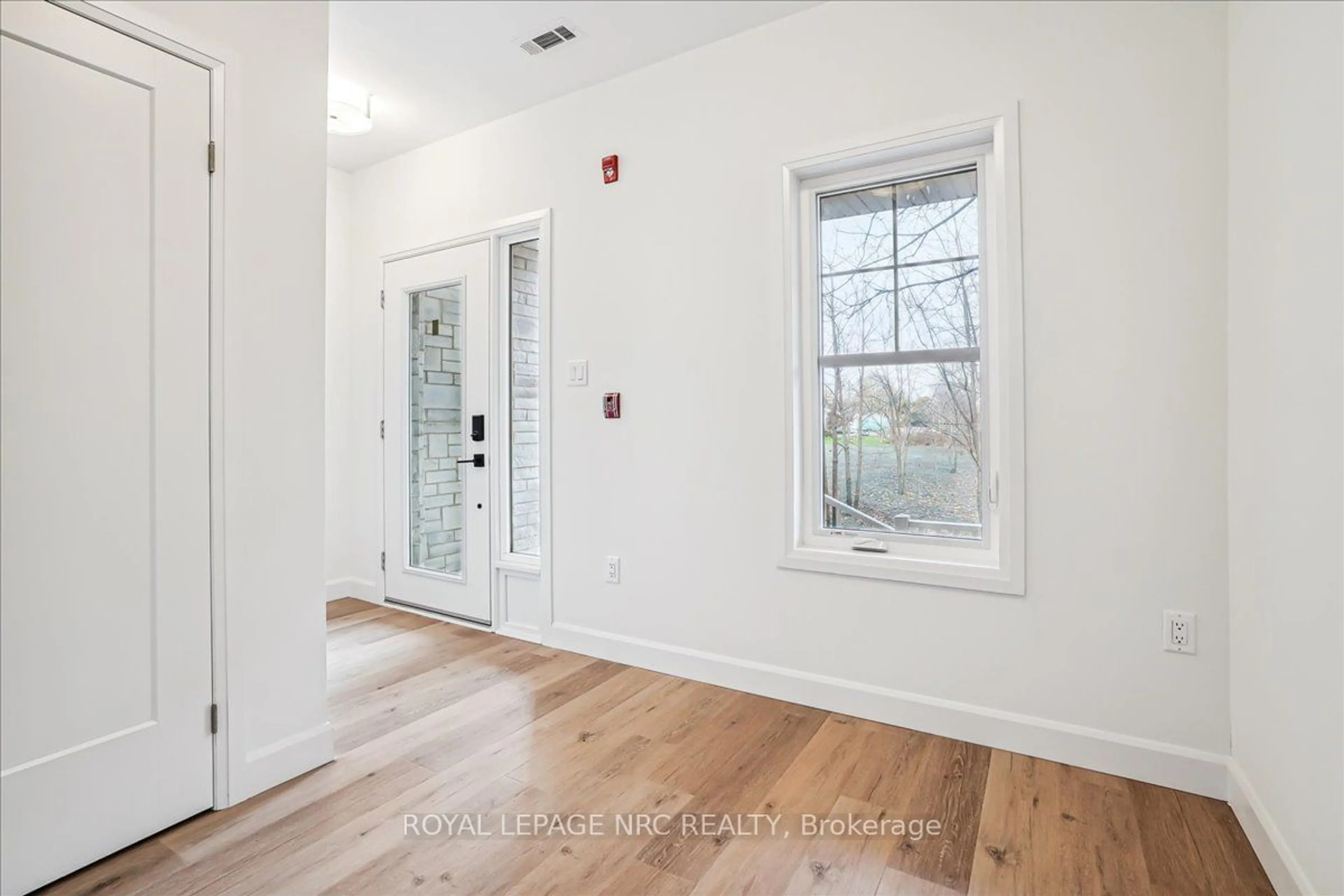 Indoor entryway, wood floors for 29 Cyclone Way #1, Fort Erie Ontario L0S 1B0