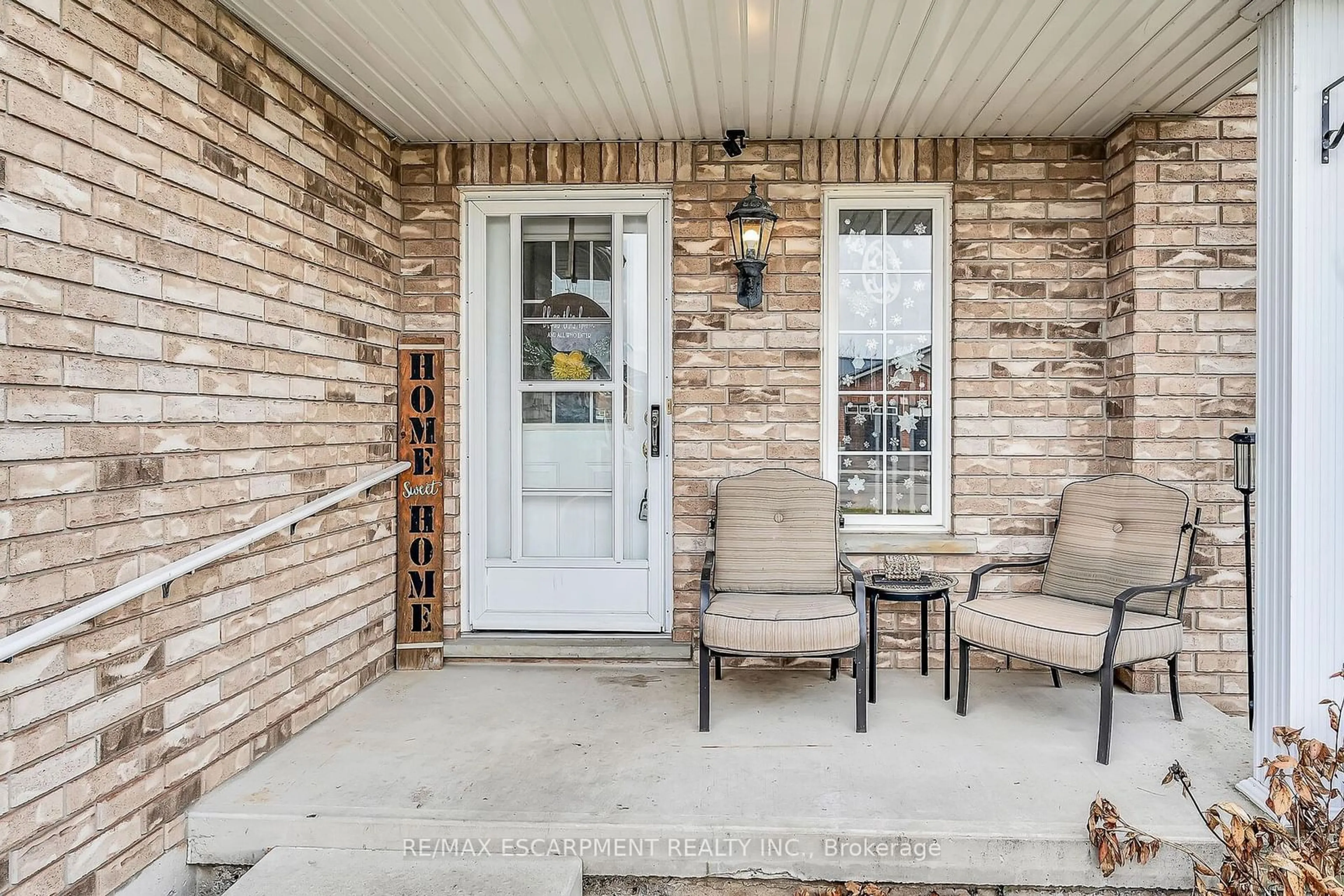 Indoor entryway, wood floors for 5 DONNA Dr, Haldimand Ontario N0A 1H0