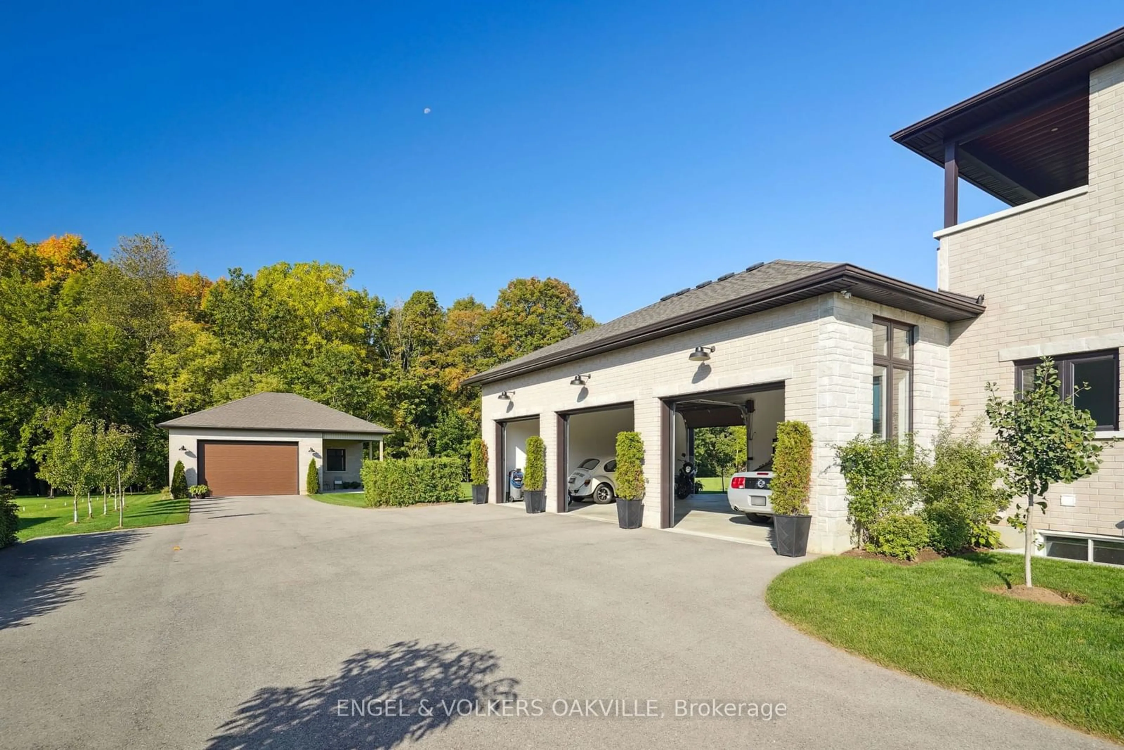 Indoor foyer, cement floor for 48 OTTER VIEW DR, Norwich Ontario N0J 1R0