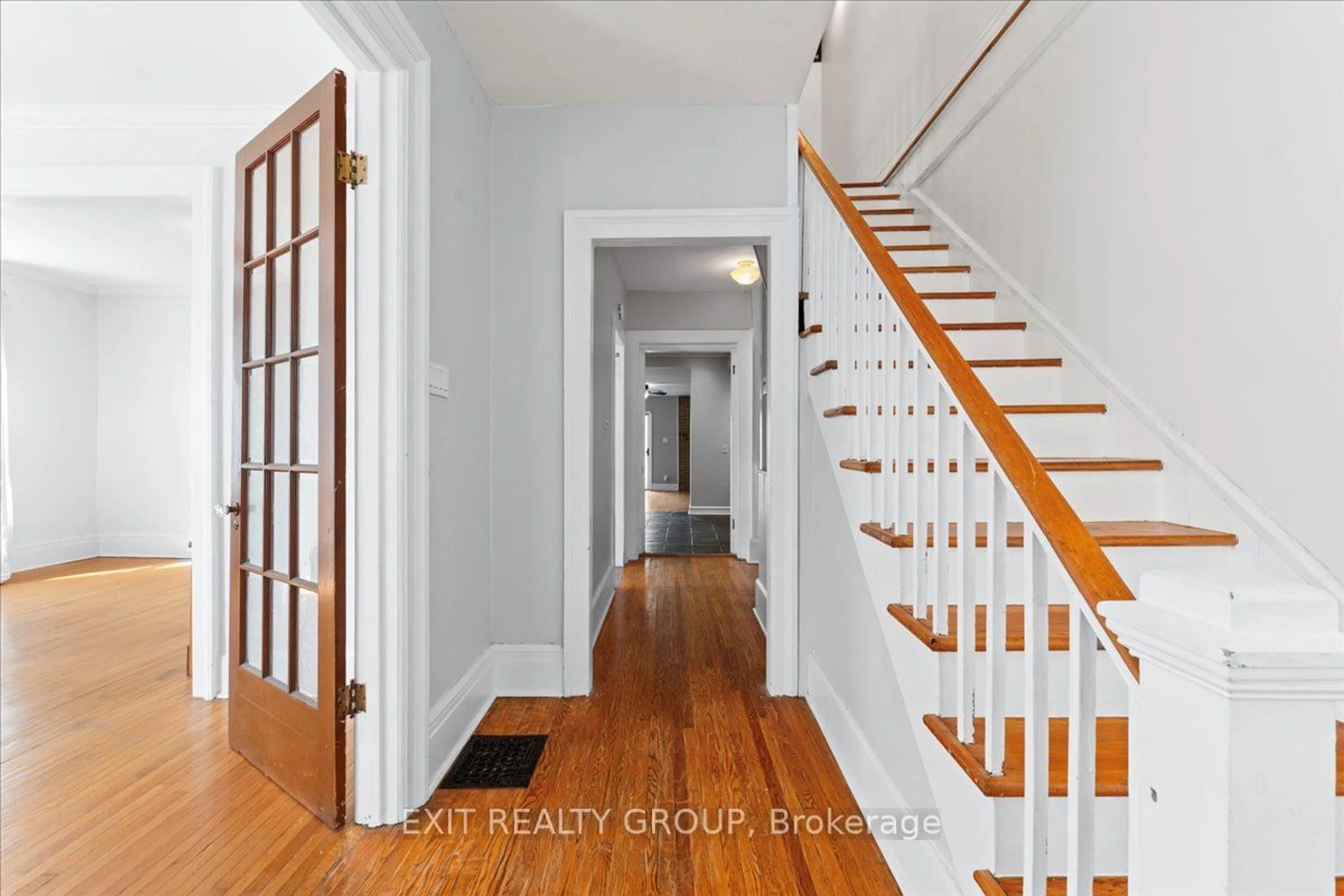 Indoor entryway, wood floors for 378 King St, Cobourg Ontario K9A 2N7