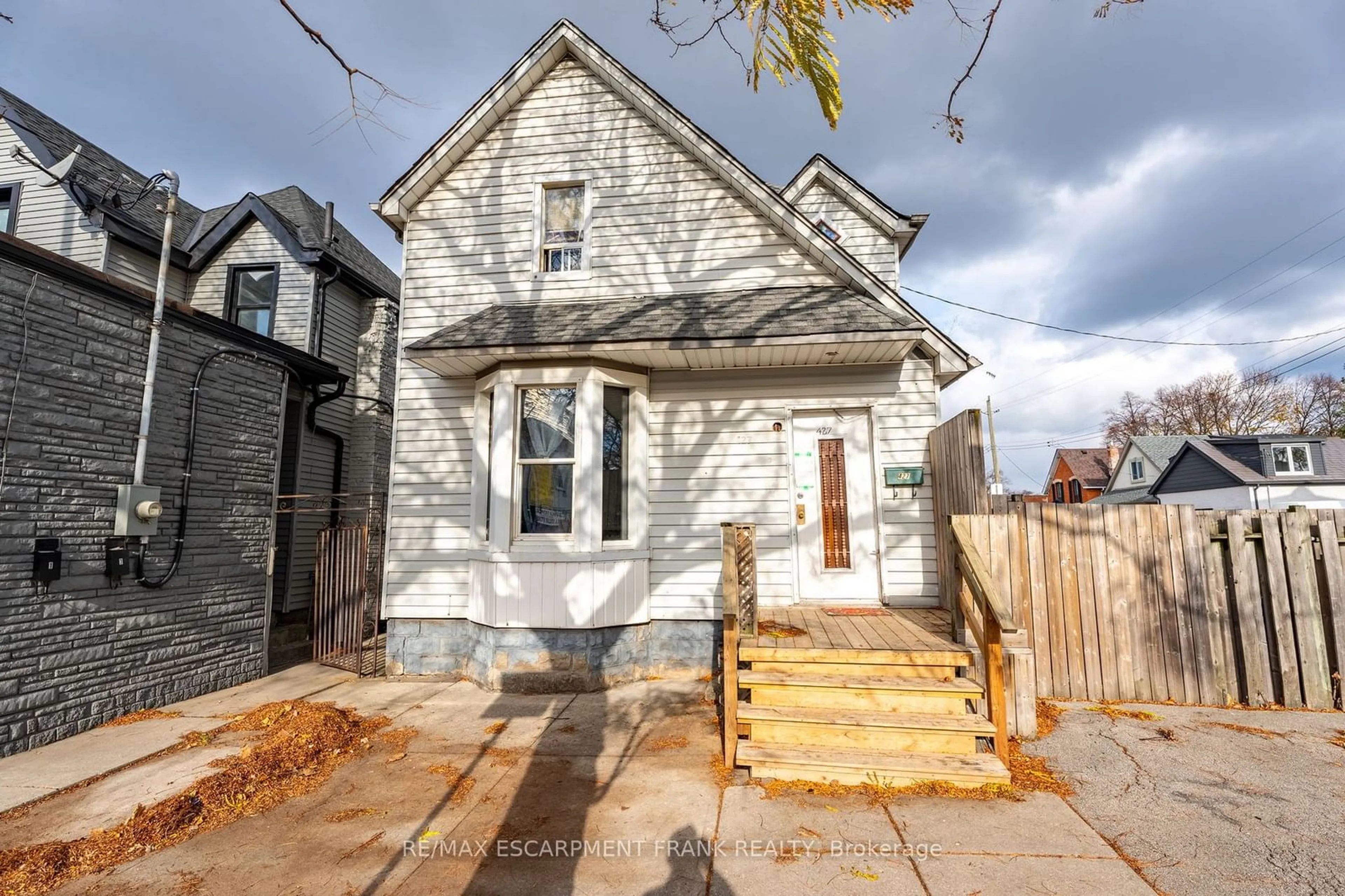 Frontside or backside of a home, the street view for 427 Cannon St, Hamilton Ontario L8L 2C8