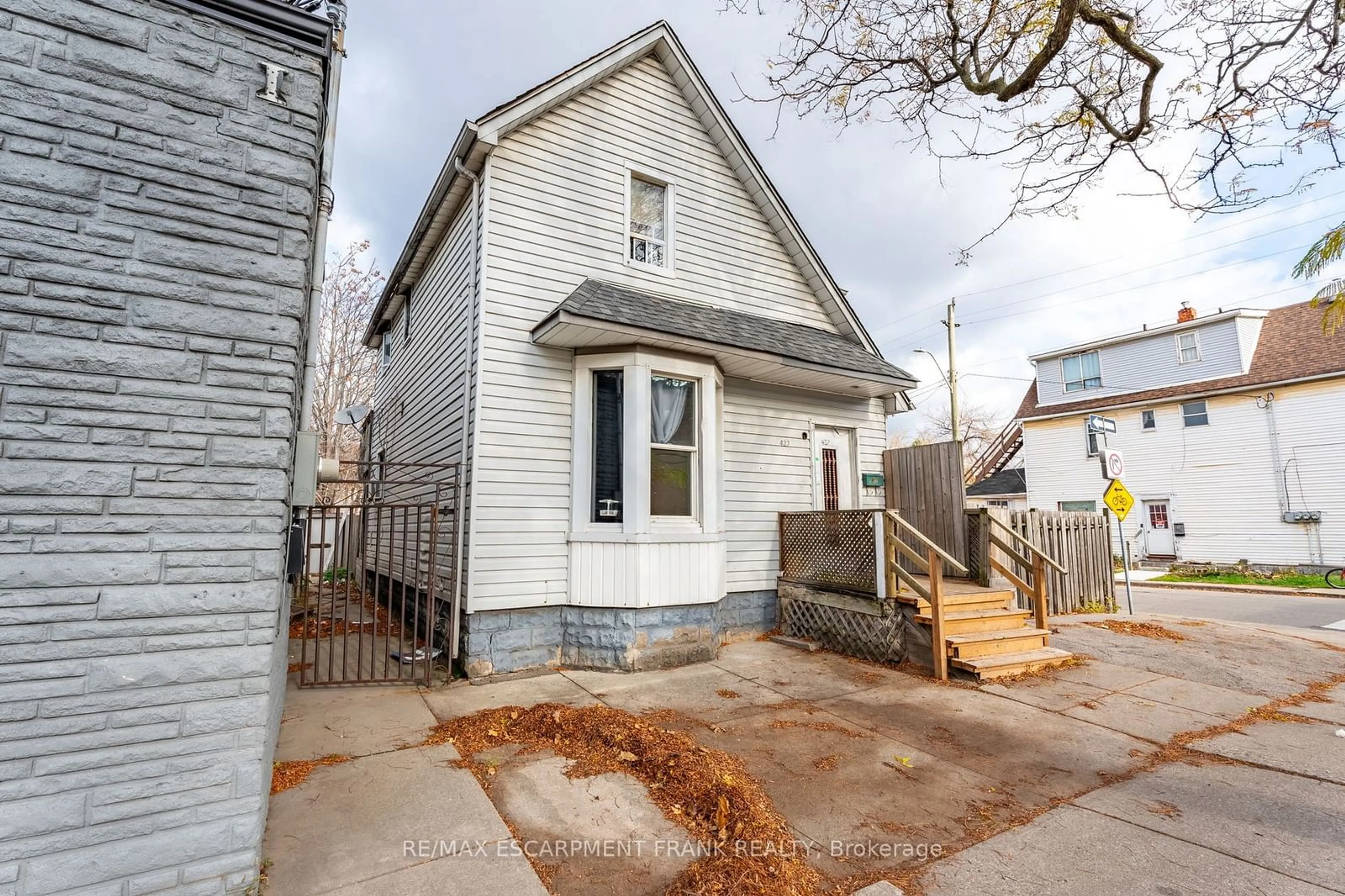 A pic from exterior of the house or condo, the street view for 427 Cannon St, Hamilton Ontario L8L 2C8