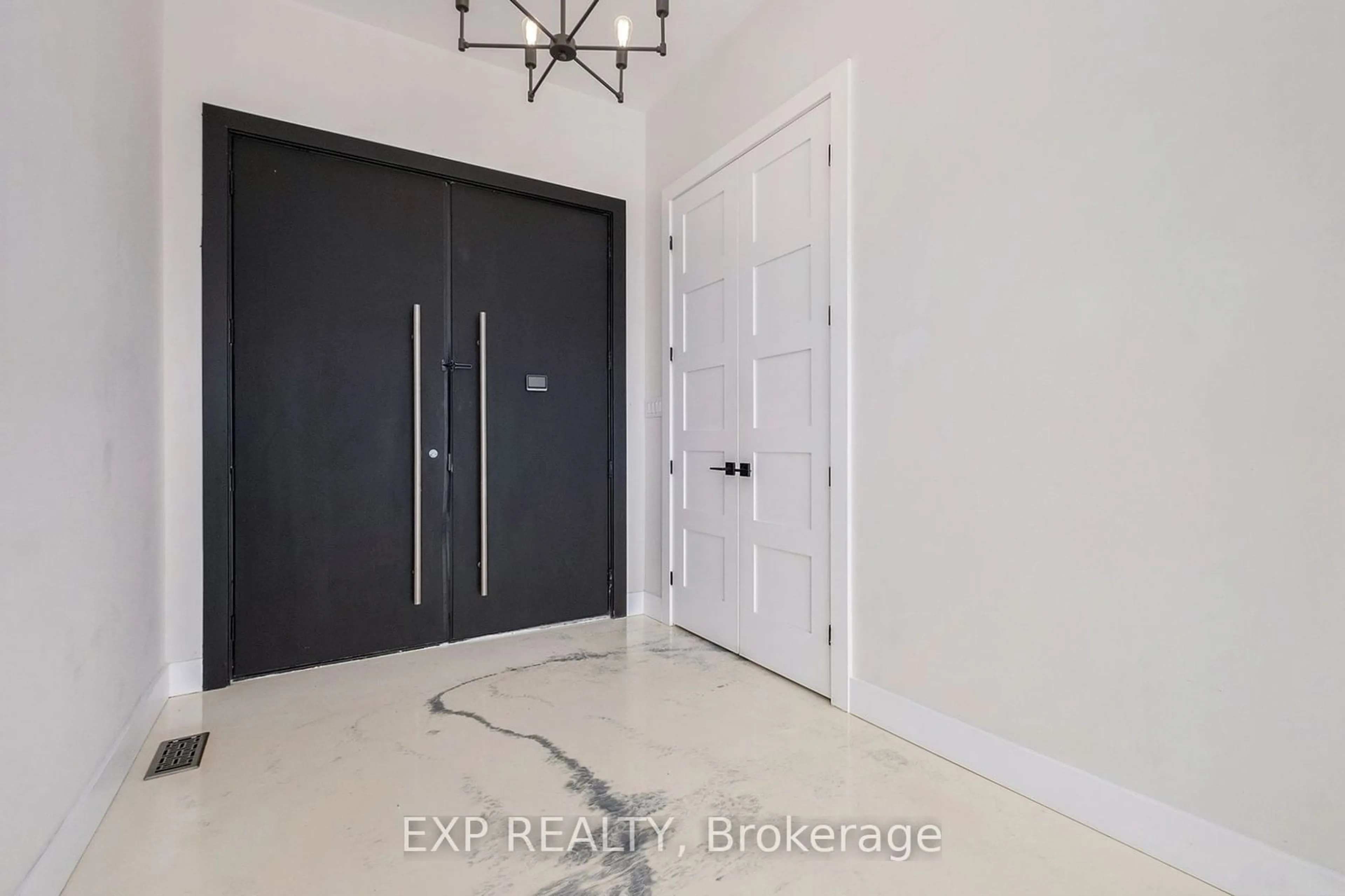 Indoor entryway, cement floor for 635 Ballycastle Cres, Blossom Park - Airport and Area Ontario K1X 0A3