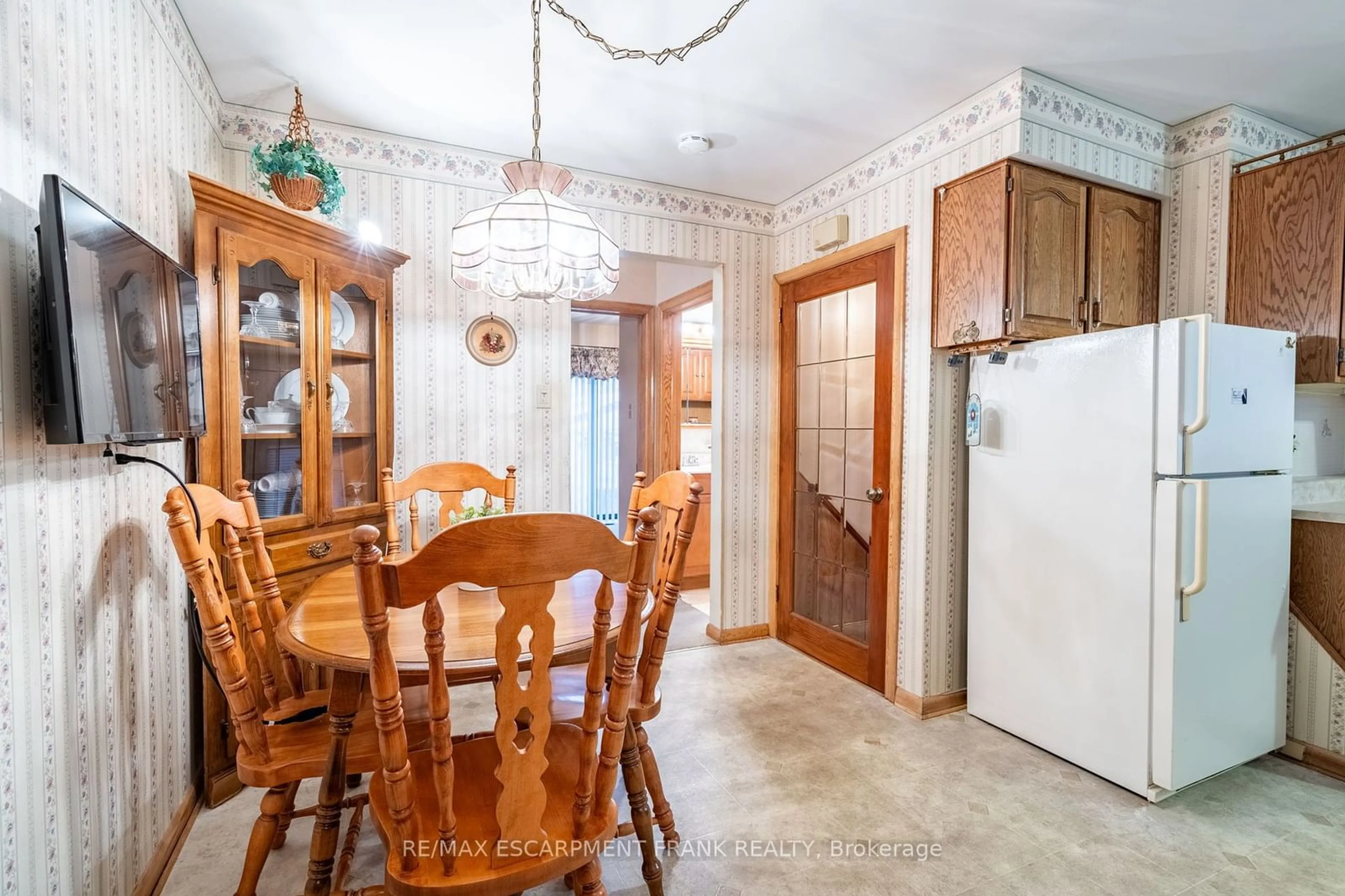 Dining room, wood floors, cottage for 1053 Fennell Ave, Hamilton Ontario L8T 1R7