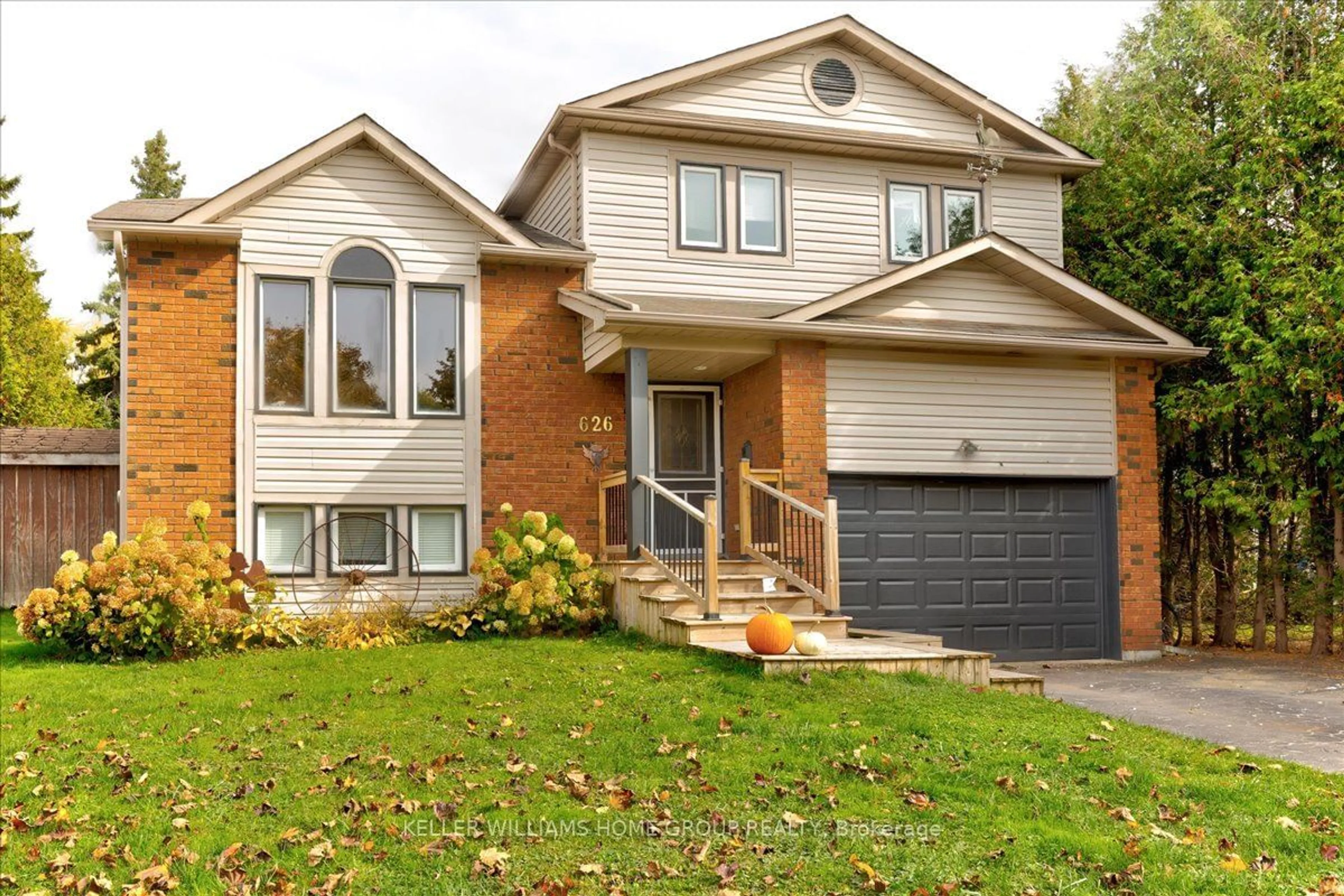 Frontside or backside of a home, cottage for 626 Holman Cres, Centre Wellington Ontario N1M 3M1